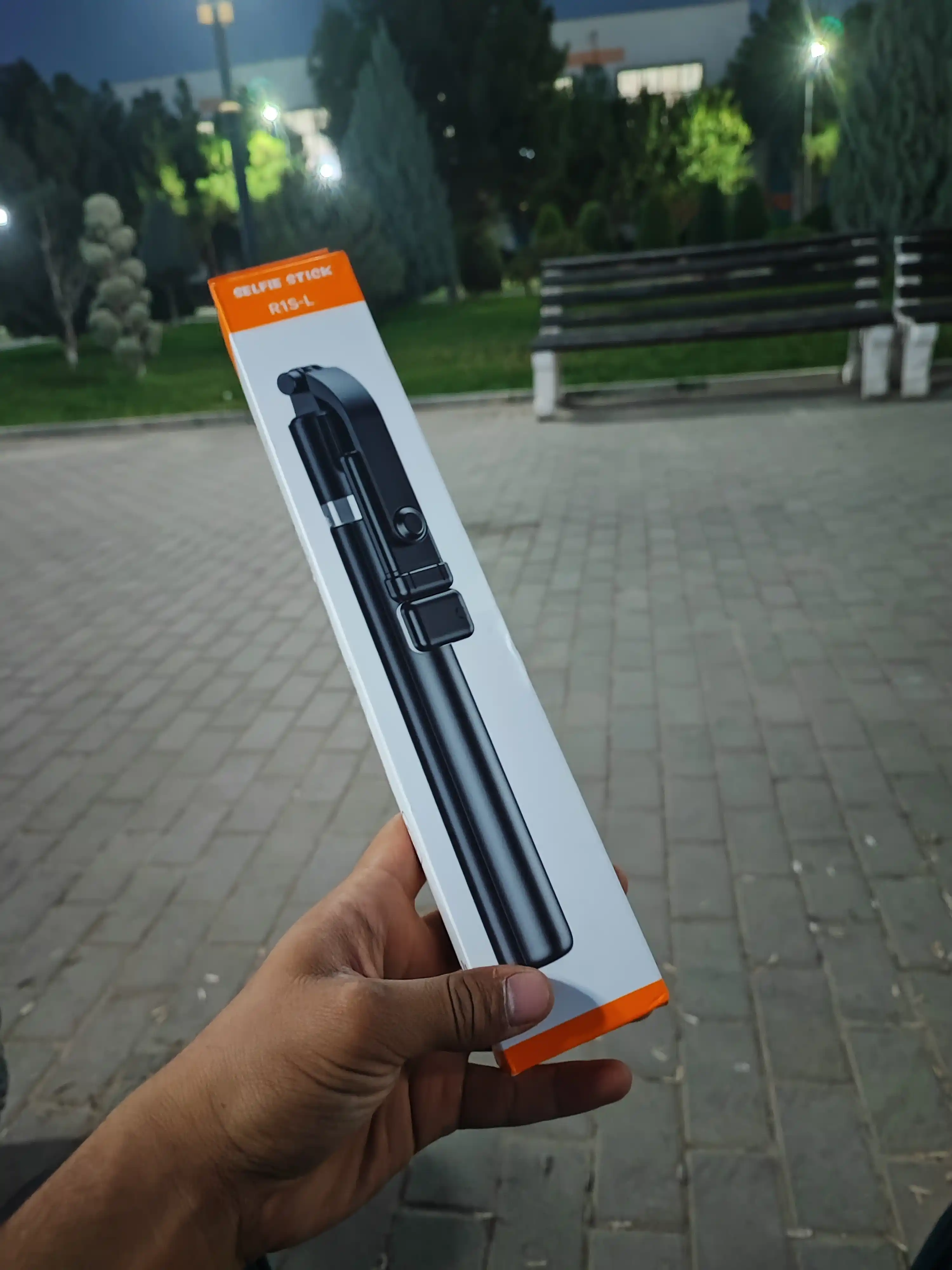 Universal 3 tasi 1 da shtativ: selfi tayoqchasi, tripod va Bluetooth pulti — foto va video