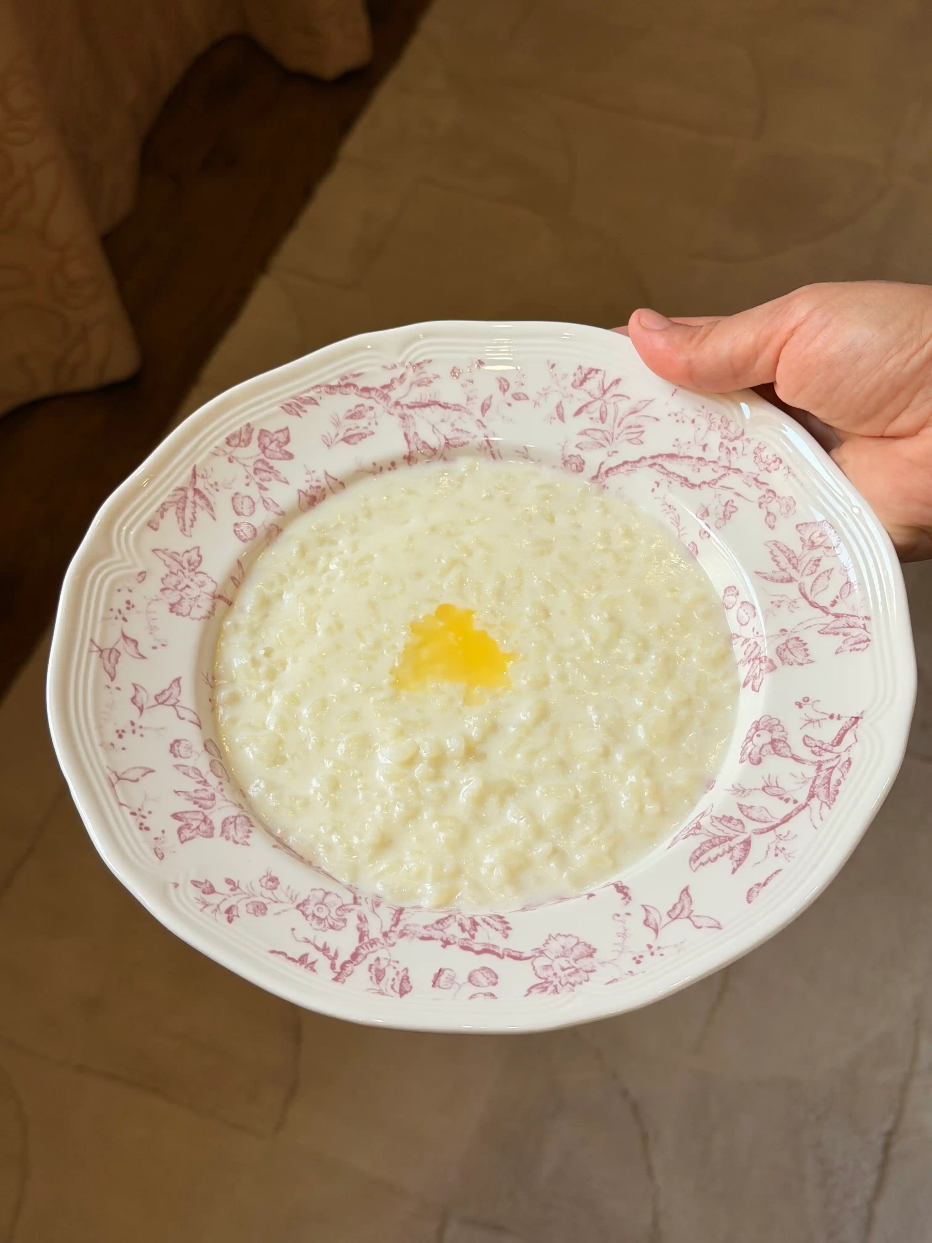 Likopcha keramika va chinni: tushlik, salat va shirinlik uchun, 19-28 sm, 27 model