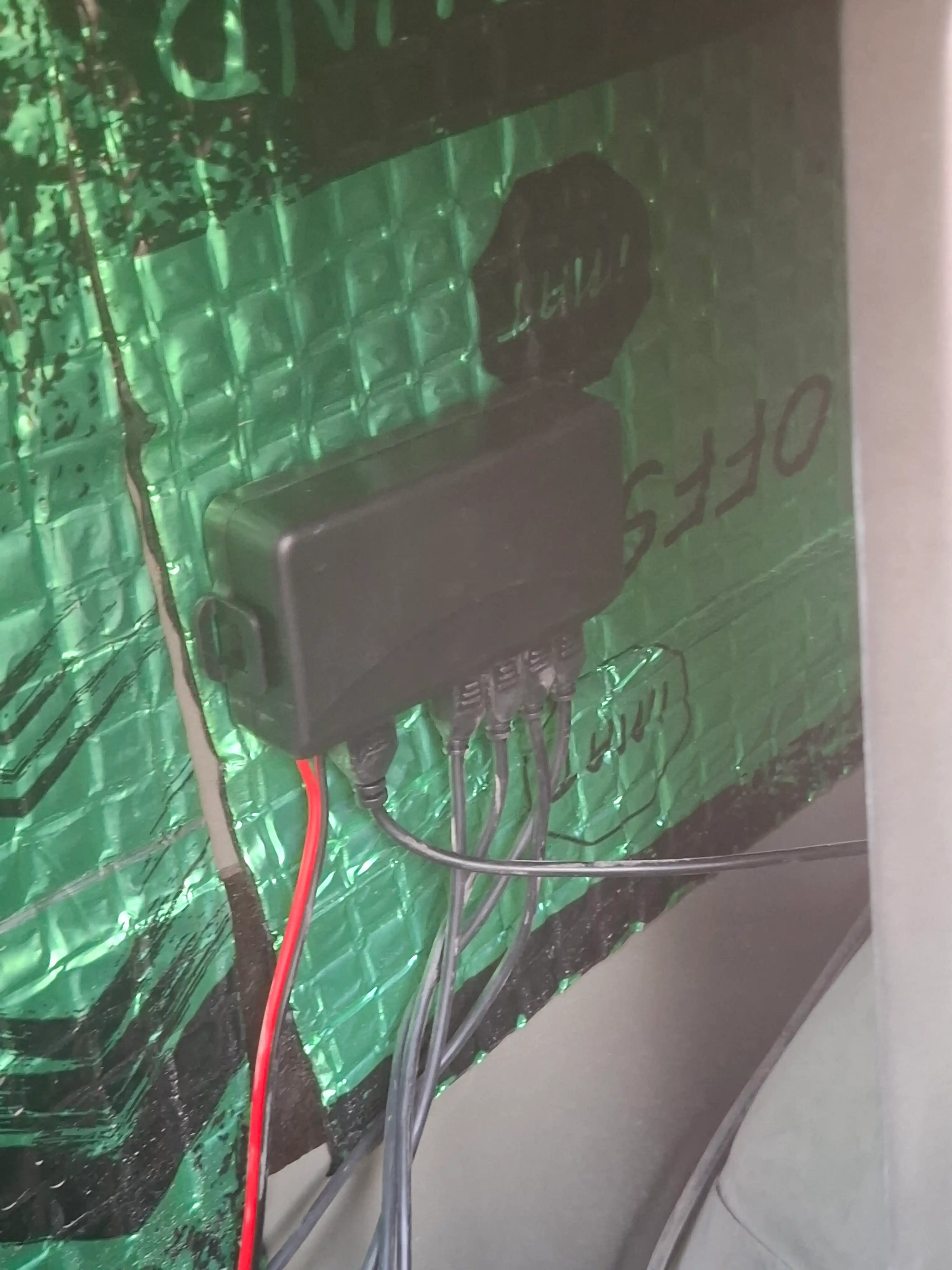 Парктроники на авто, датчики парковки на автомобиль с дисплеем, 4 датчика, чёрный,белый