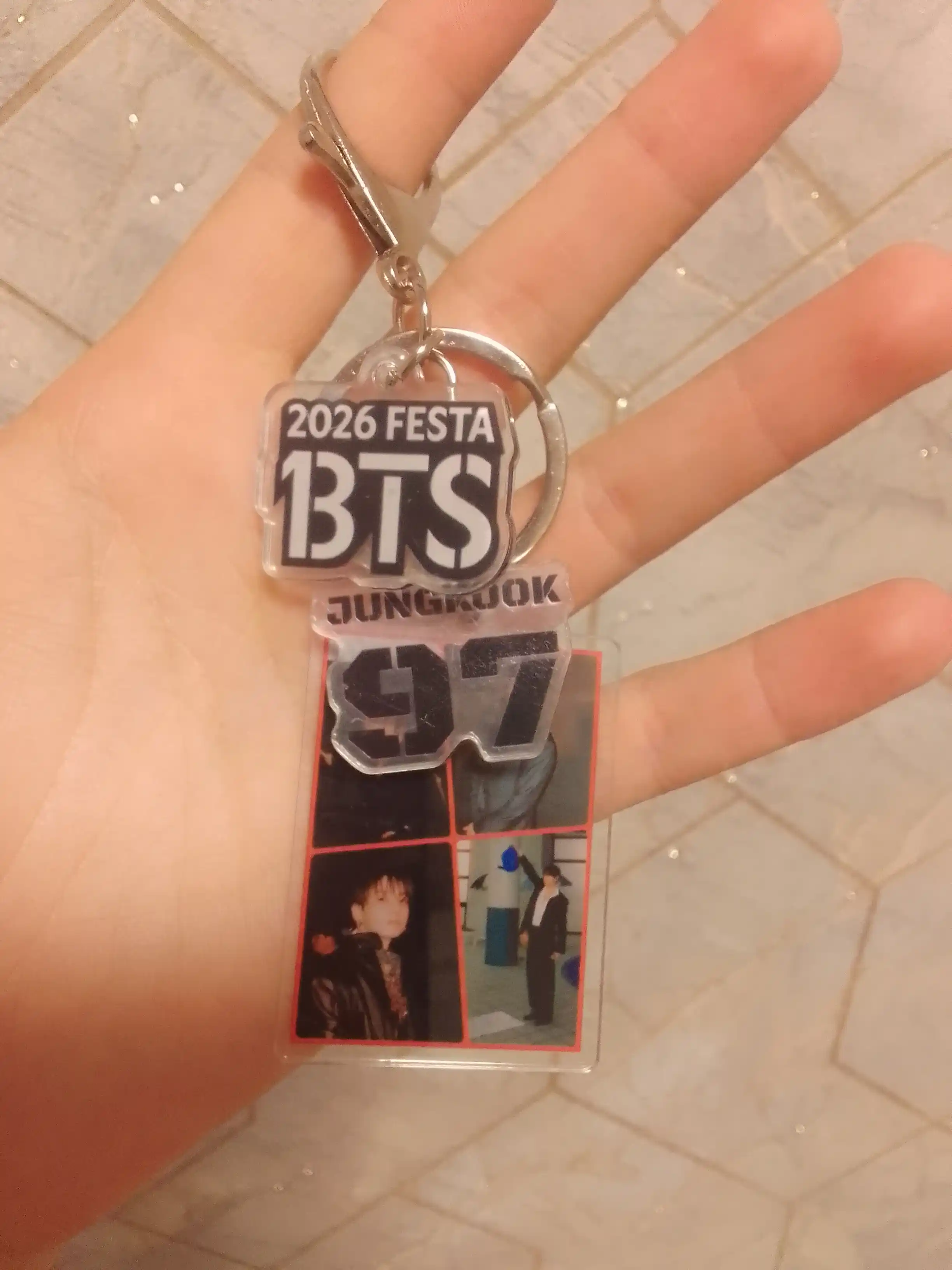 Акриловый брелок с любимым айдолом K-pop BTS