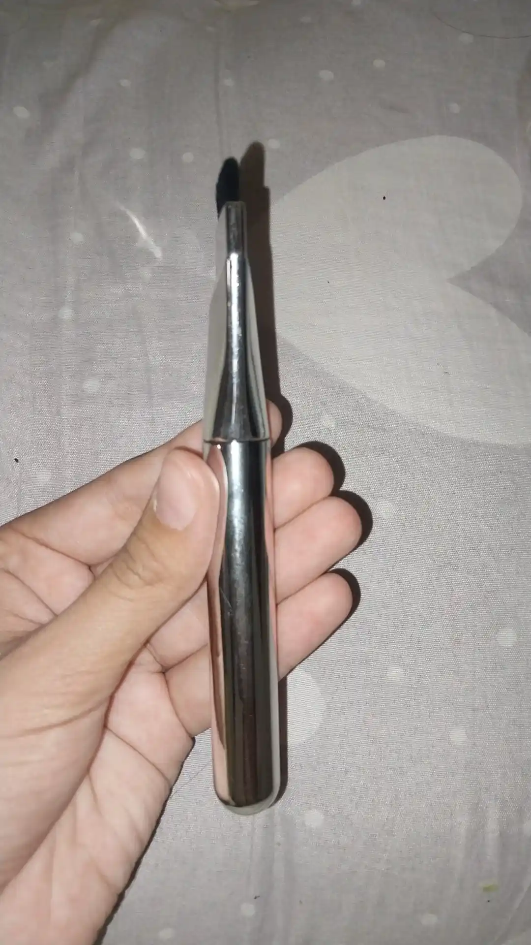 Tonal asos uchun o‘ta yupqa mo‘yqalam, makiyaj uchun