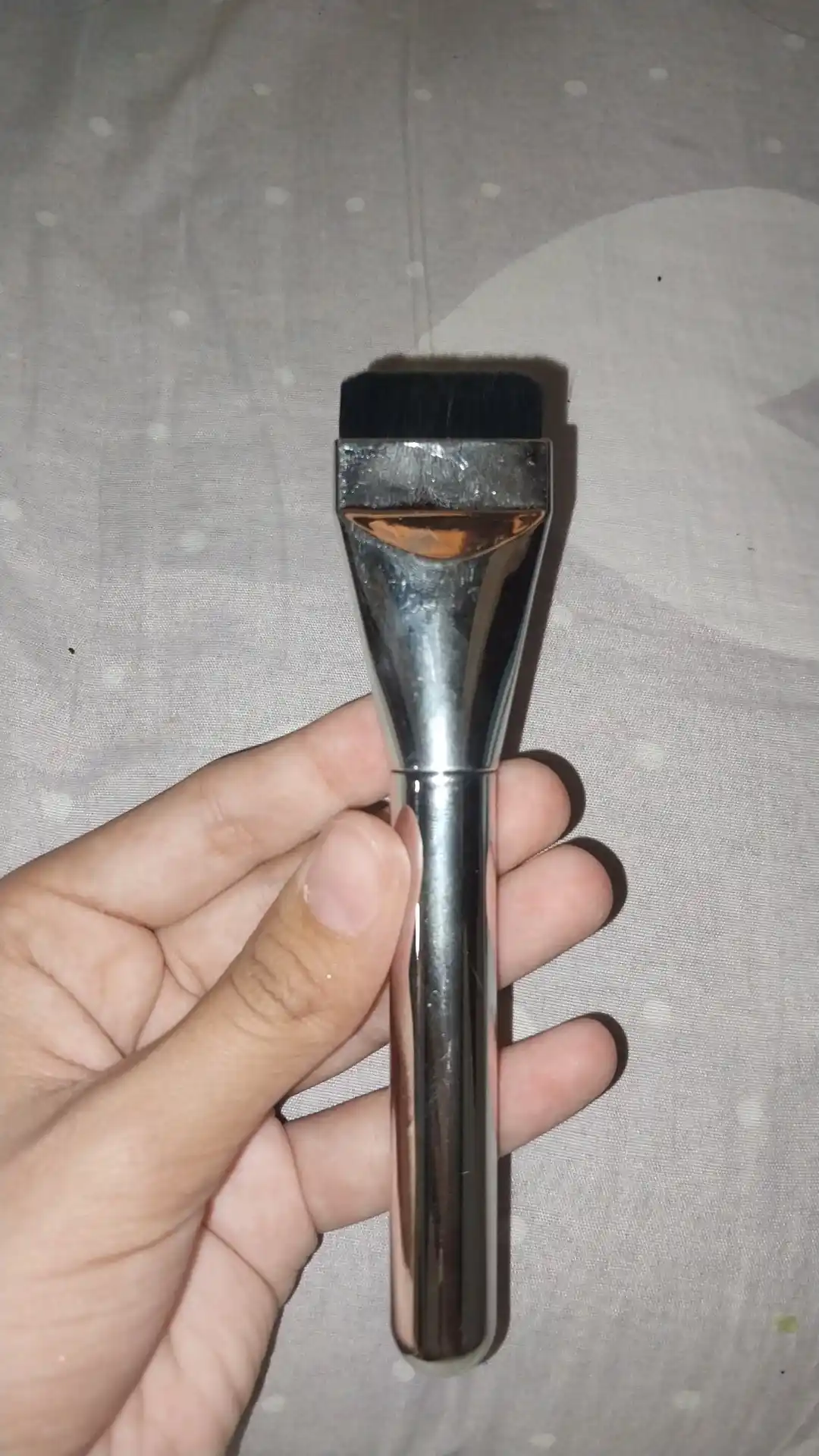 Tonal asos uchun o‘ta yupqa mo‘yqalam, makiyaj uchun