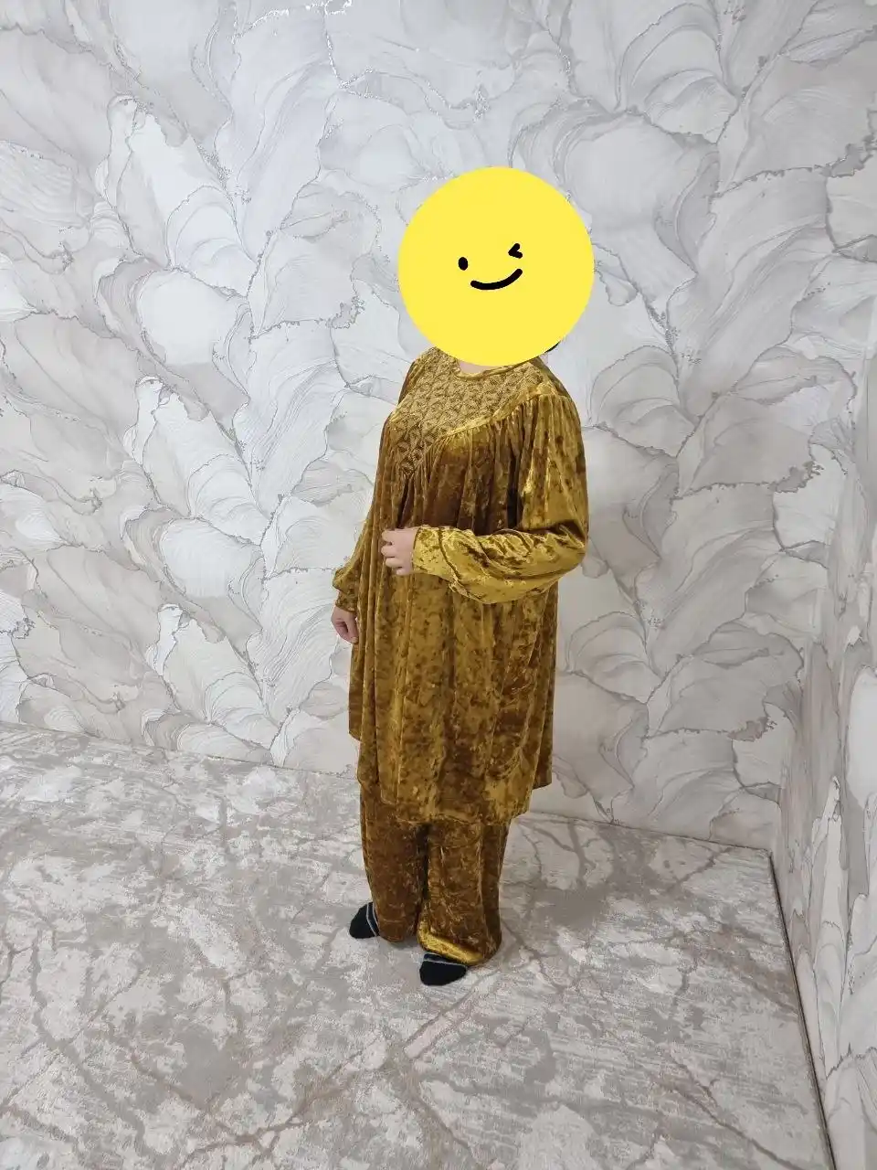 Dvoyka ayollar uchun, velyur baxmaldan shim va koylak to'plami, sarpo va xalatlar oversize