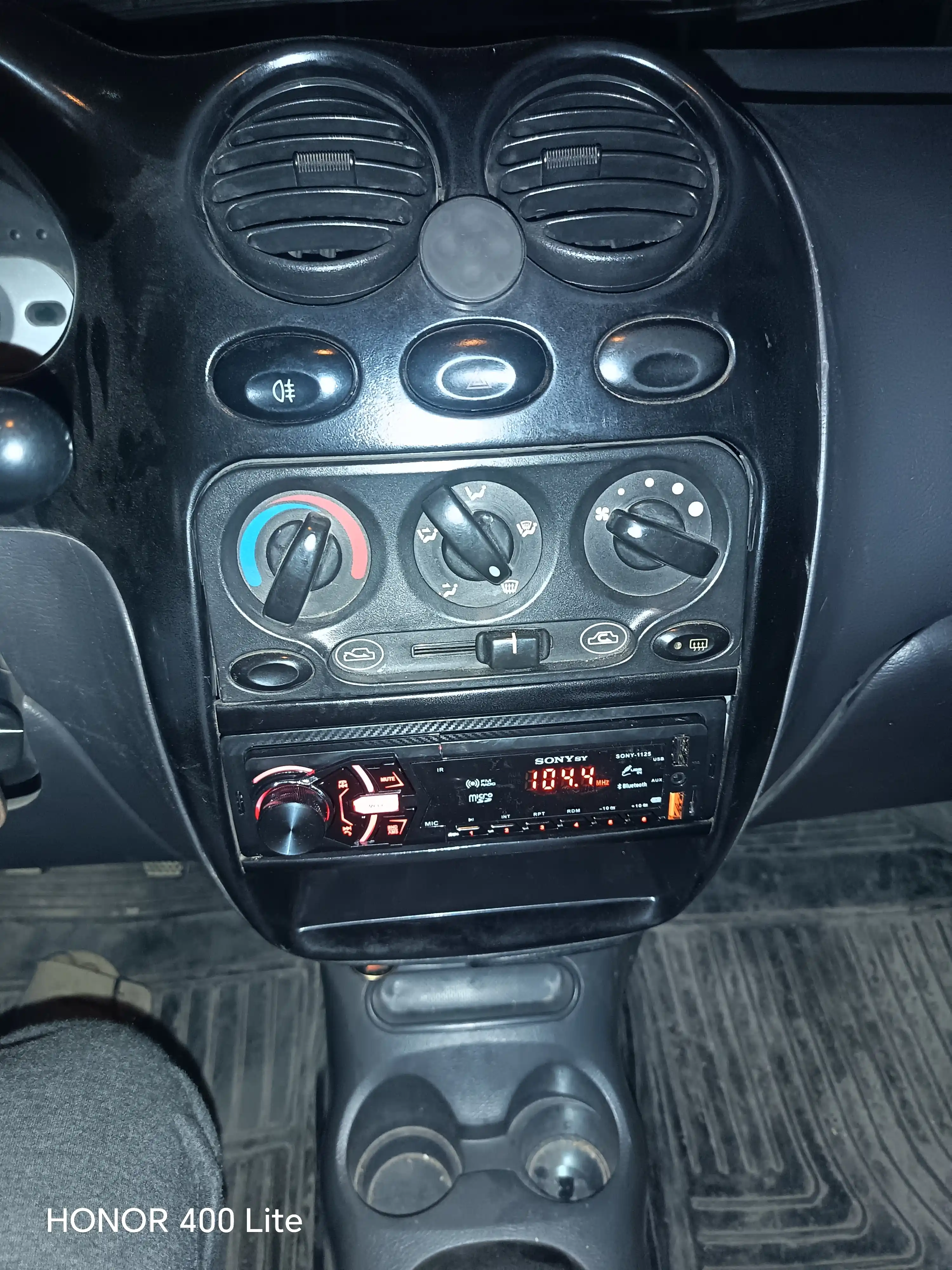 Автомобильный магнитофон SONY MP3 радио BT 1775