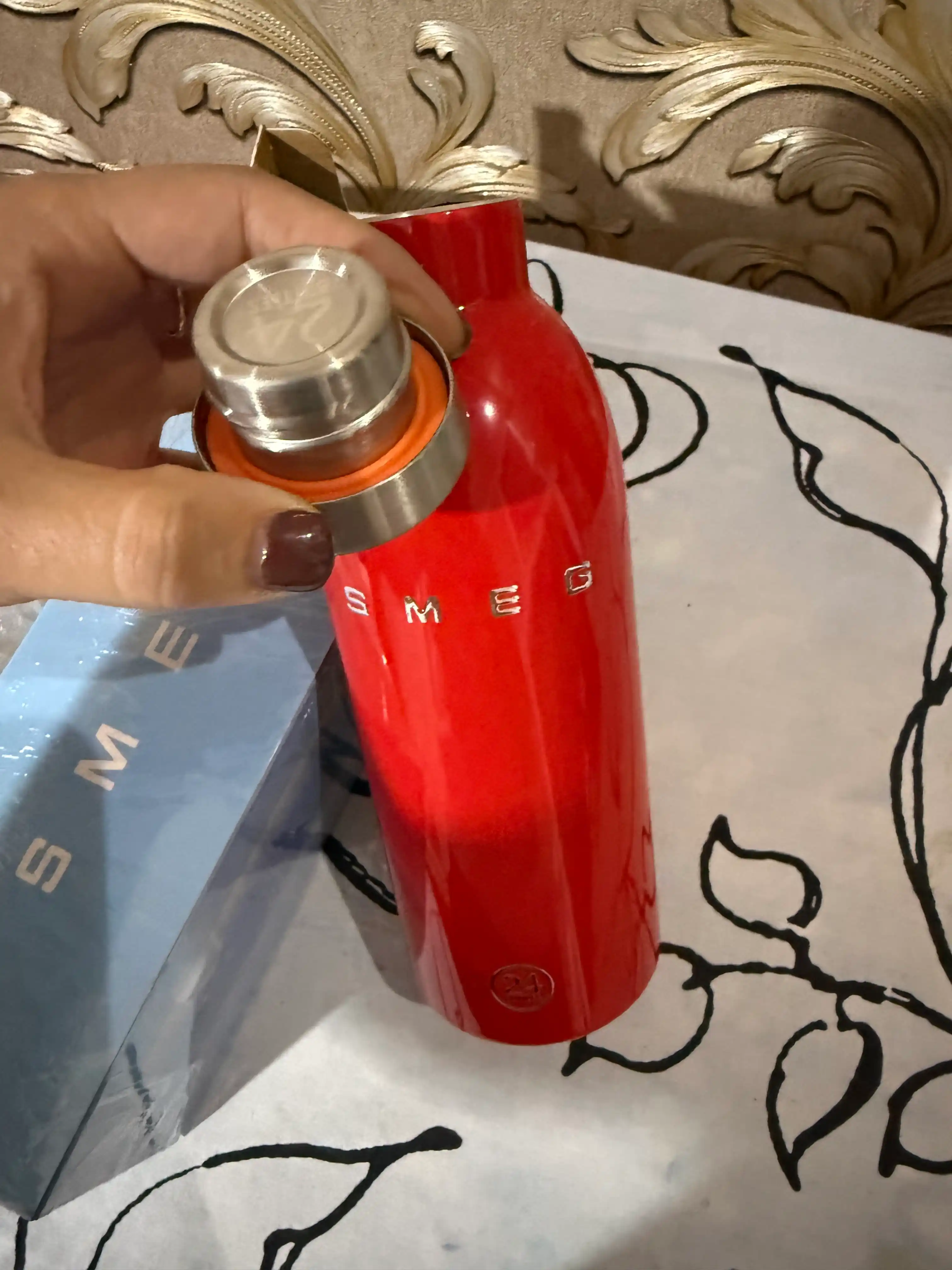 SMEG termobutilkasi - issiqlikni 12 soat, sovuqni 24 soat saqlaydi, 500 ml