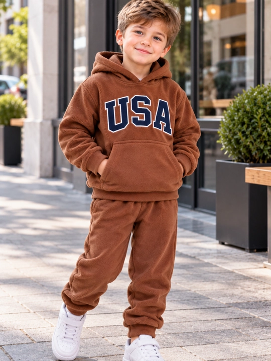 O‘g‘il bolalar sport kostyumi 3–5 yosh, jigarrang USA yozuvli kapyushonli to‘plam
