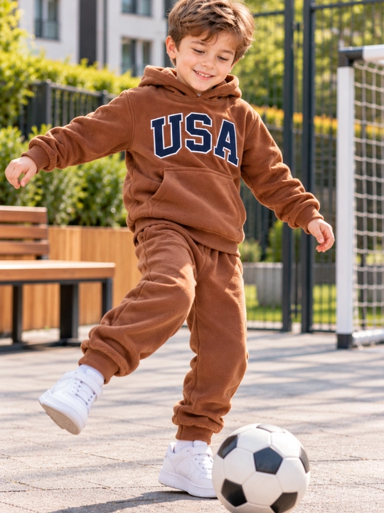 O‘g‘il bolalar sport kostyumi 3–5 yosh, jigarrang USA yozuvli kapyushonli to‘plam