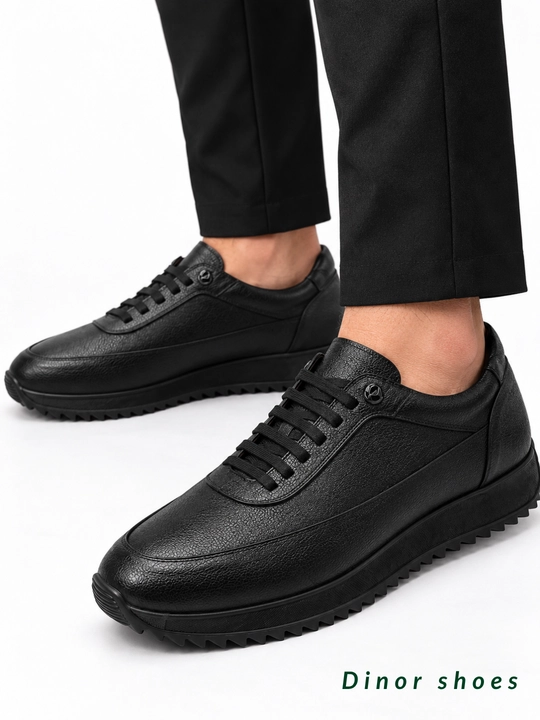 Erkaklar uchun tabiiy charmdan tikilgan qora krossovkalar — DINOR Shoes