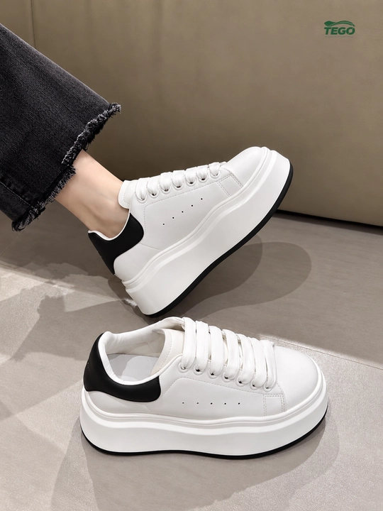 Осенние кроссовки для женщин и девушек в стиле Alexander McQueen