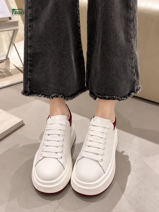 Kuzgi krossovkalar ayollar va qizlar uchun, Alexander McQueen uslubida