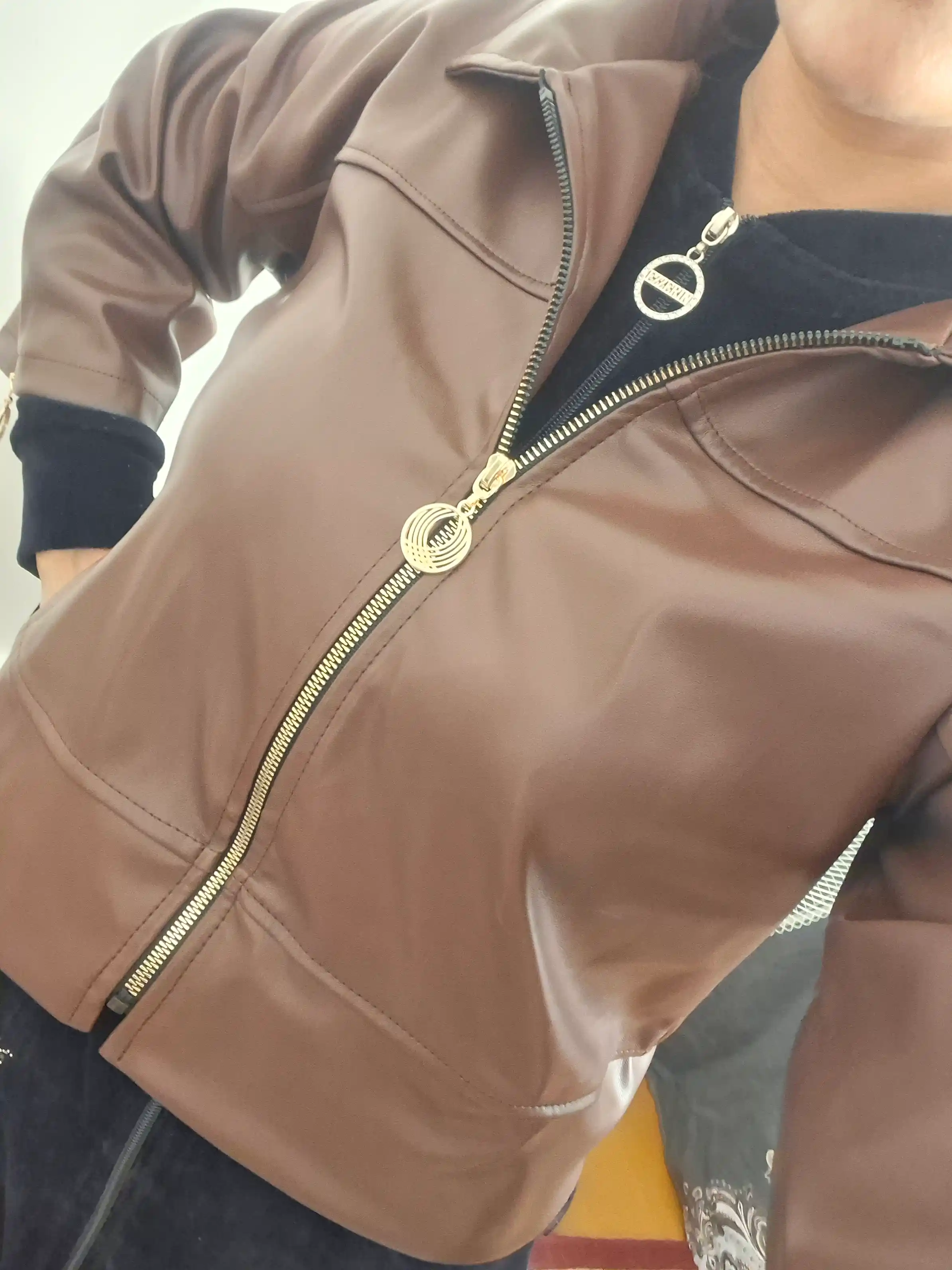 Charm kurtka, ayollar uchun, eko charm, zamonaviy model, ayollar kosuhasi