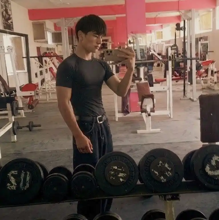 Erkaklar uchun mashg‘ulotlar, fitnes va yakkakurashlar uchun sport, kompression rashgard