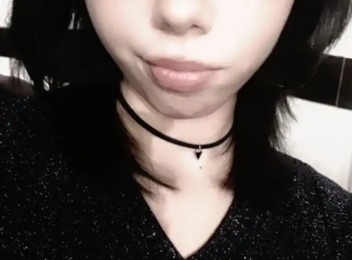 Ayollar chokyeri — bo‘yin uchun zamonaviy taqinchoq