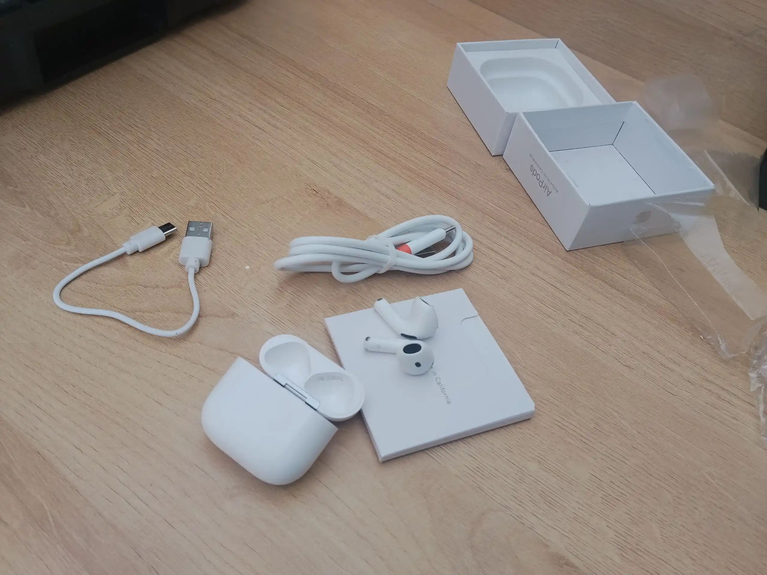 Simsiz quloqchinlar Pods 4, sensorli va blutuz naushniklar, iPhone va Android uchun