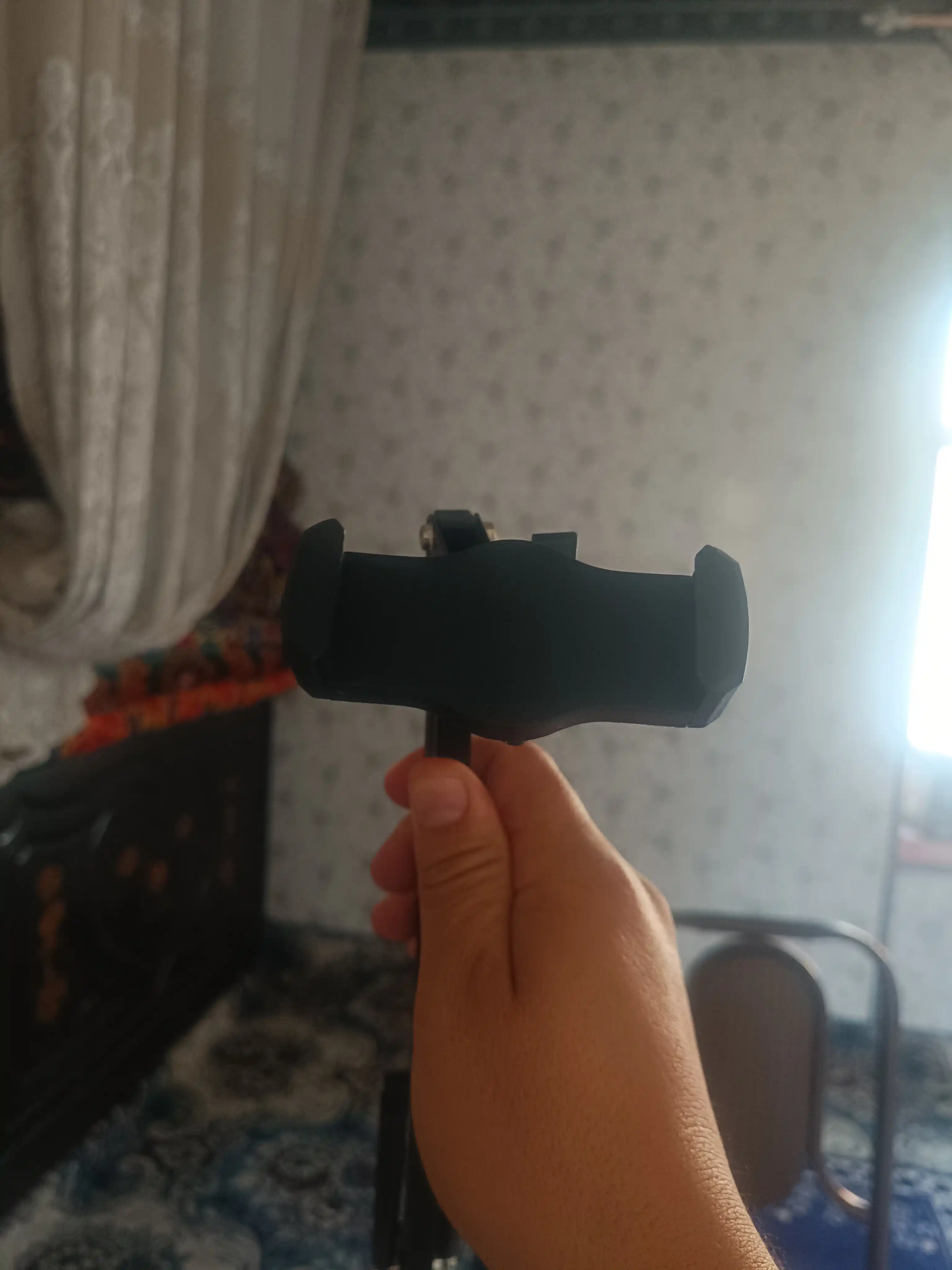 Stol usti pantograf-ushlagichi, telefon uchun - suratga olish uchun universal taglik