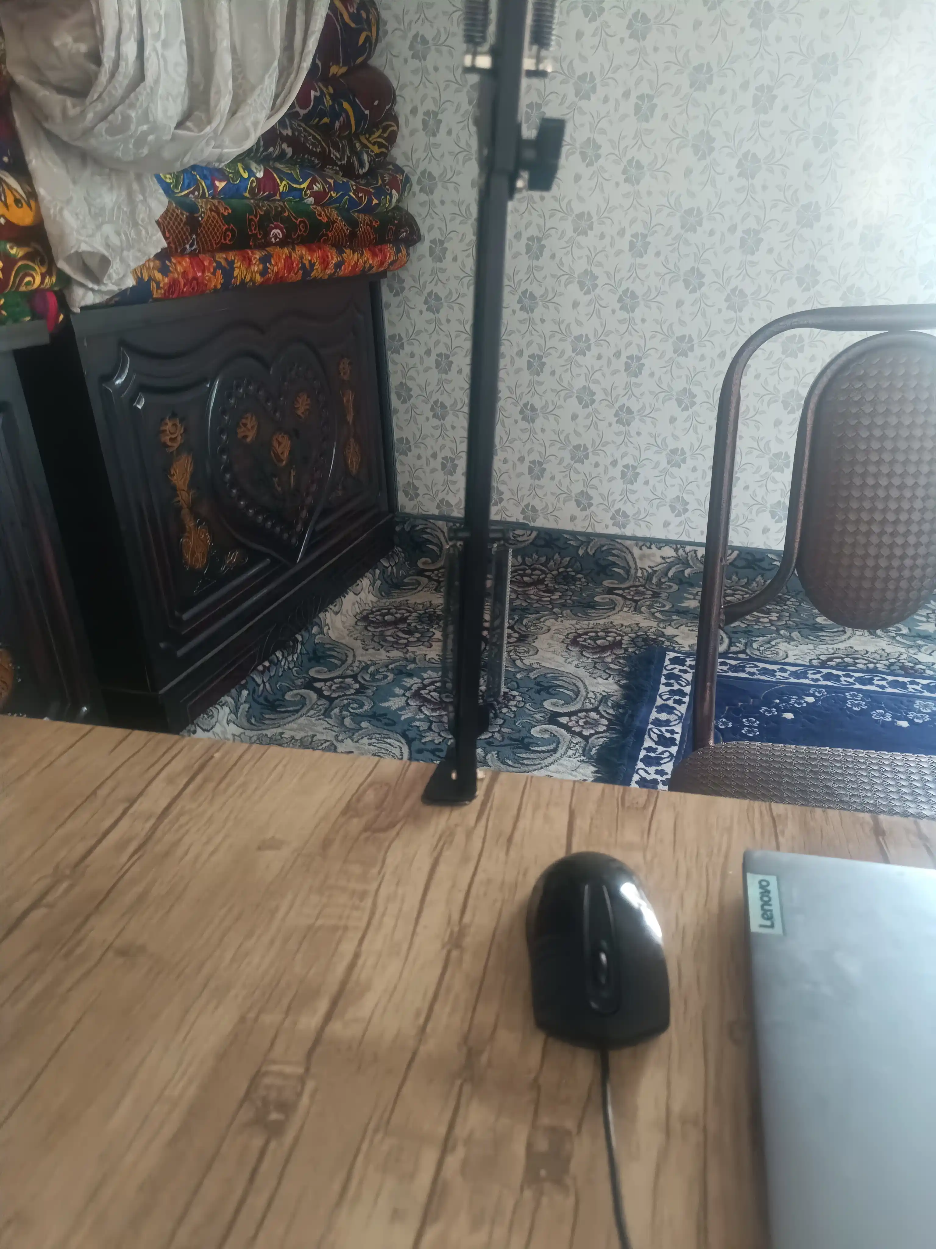 Stol usti pantograf-ushlagichi, telefon uchun - suratga olish uchun universal taglik