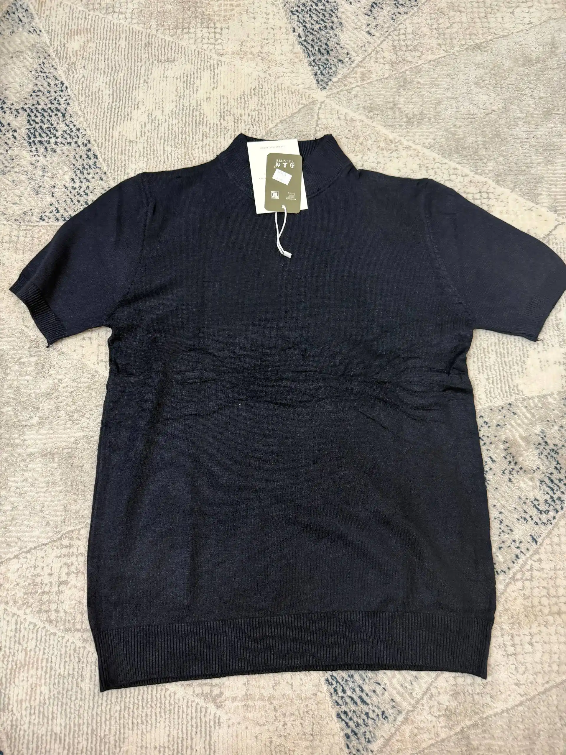 Erkaklar uchun yoqali amerikacha kardigan, kalta yengli futbolka, quyidagi o‘lchamlar mavjud: M,L,XL