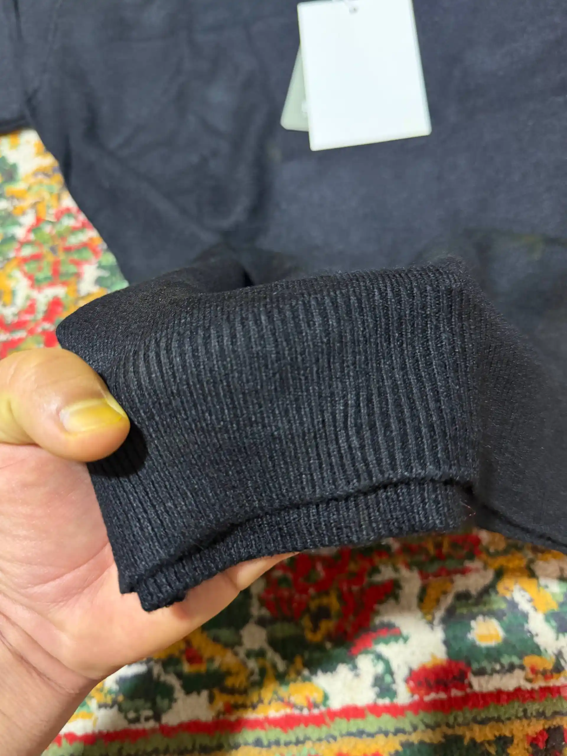 Erkaklar uchun yoqali amerikacha kardigan, kalta yengli futbolka, quyidagi o‘lchamlar mavjud: M,L,XL