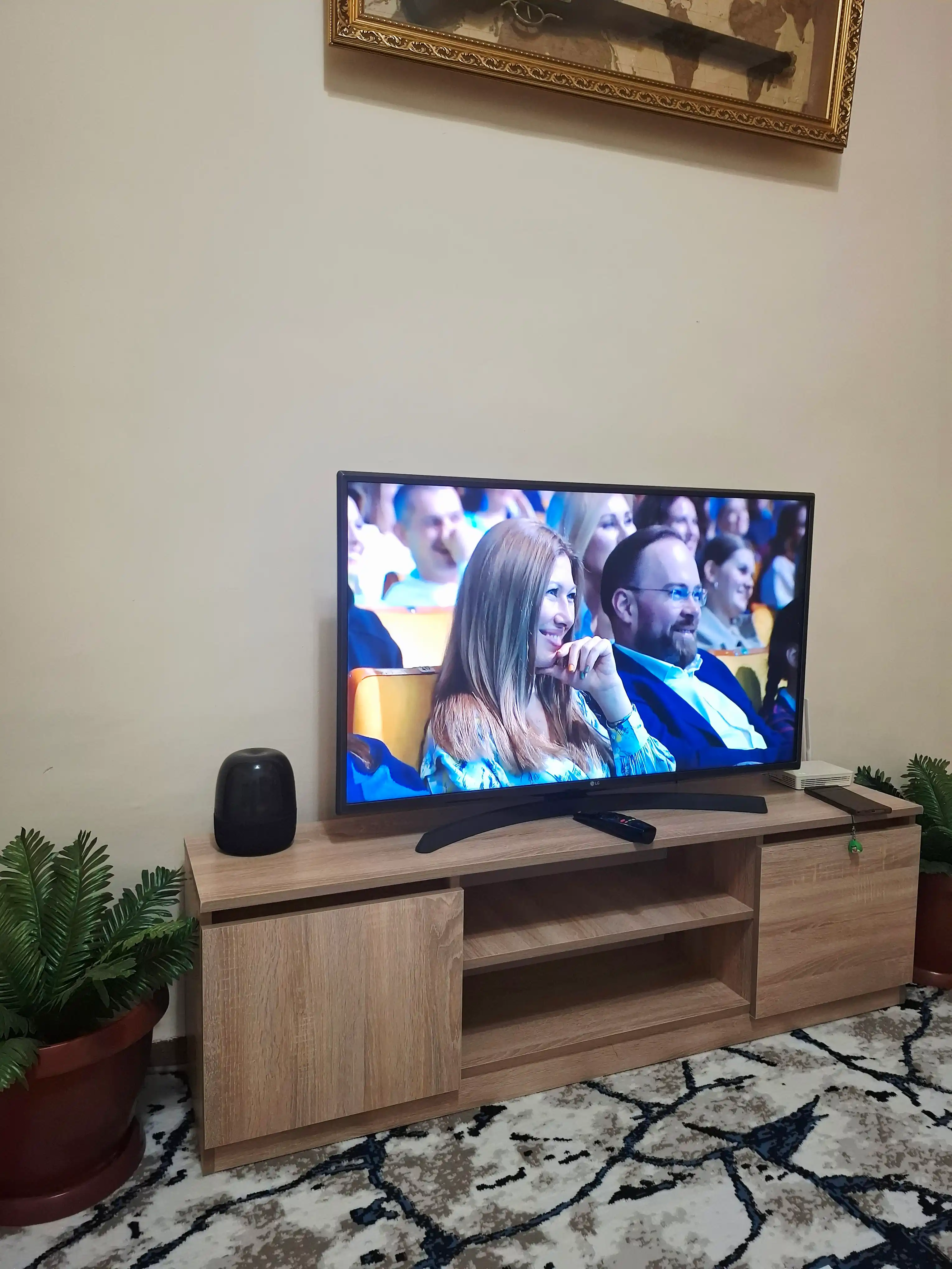TV-45 zamonaviy TV-tumbasi – keng ekranli televizorlar va media-uskunalar mukammal yechim