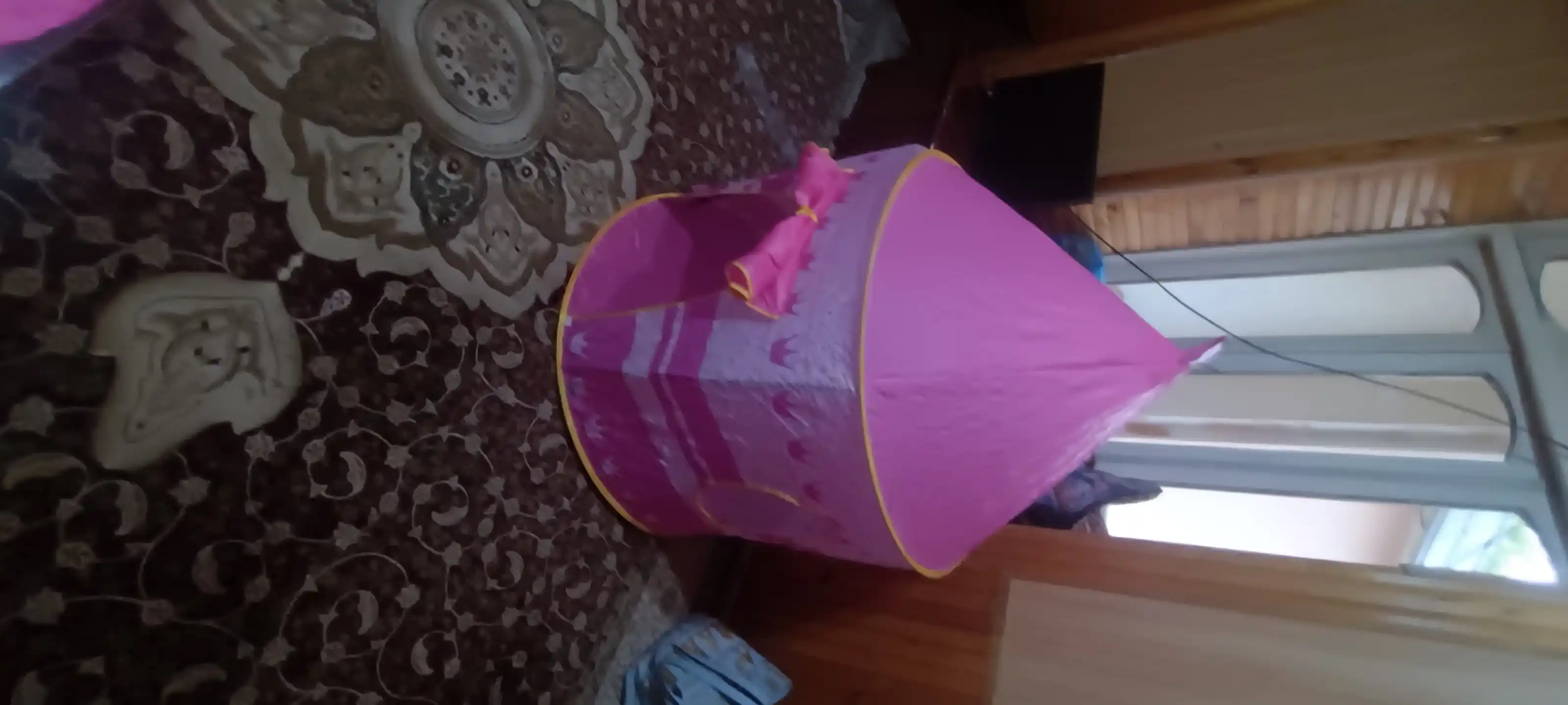 Bolalar o'yin chodiri, bolalar va o'yinchoq uyi, ichki va tashqi makon o'yinchoq palatka