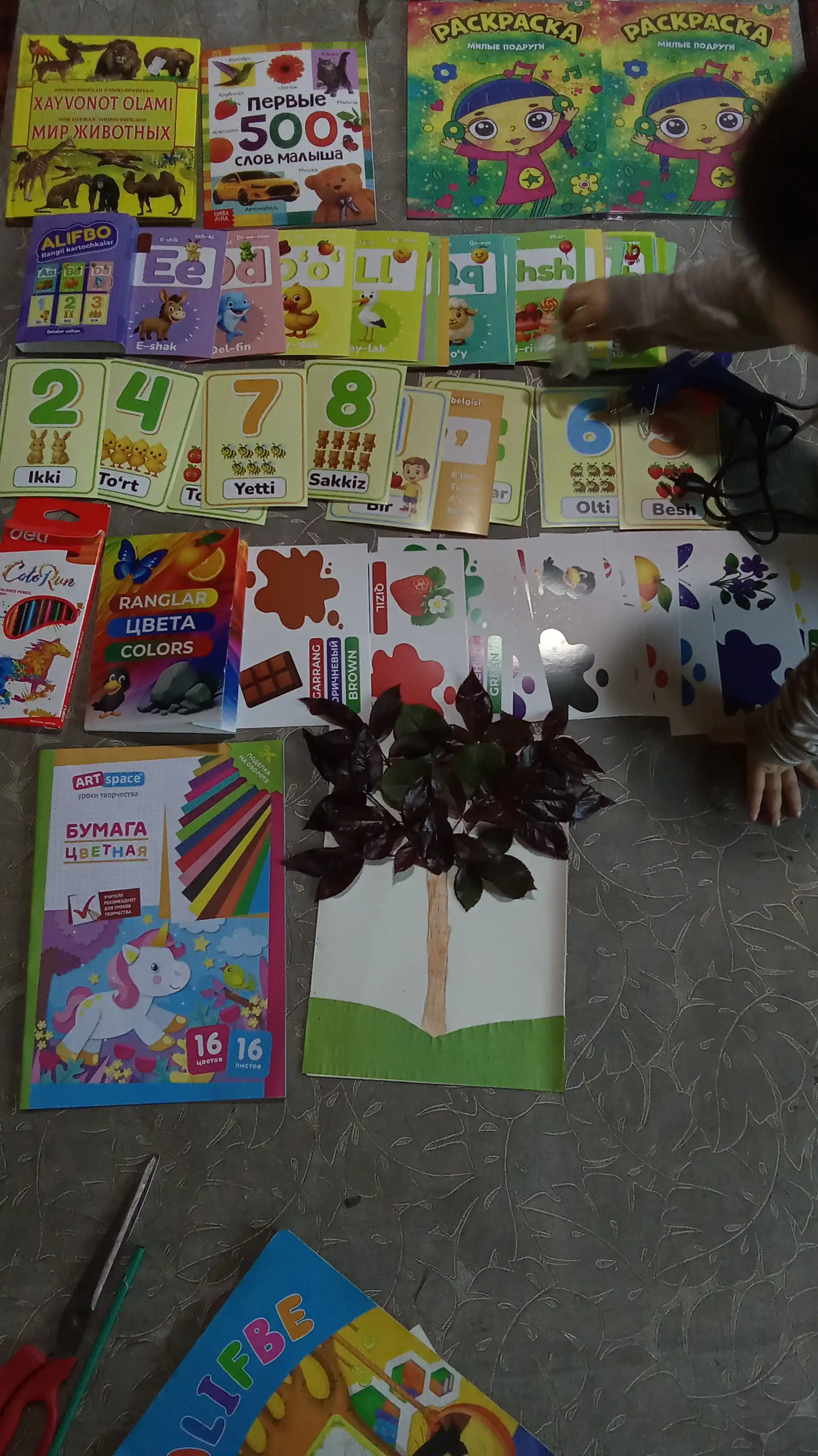 Alifbo kartochkalar inglizcha, ruscha, arabcha, o`zbekcha va raqamlar