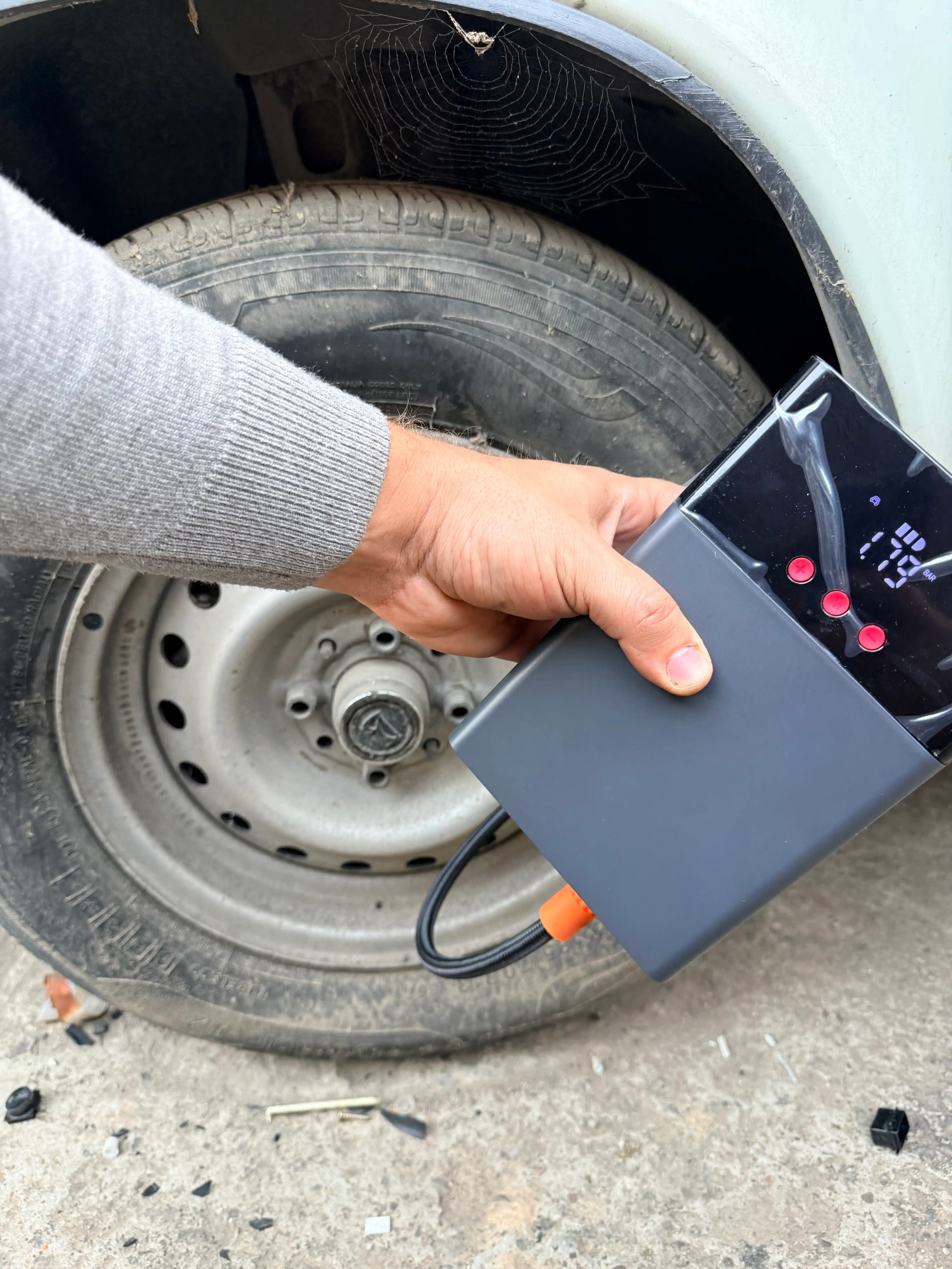 Q9 Powerbank avtomobil uchun, akkumlyatorga starter, zaryadlovchi, fonar, va nasos