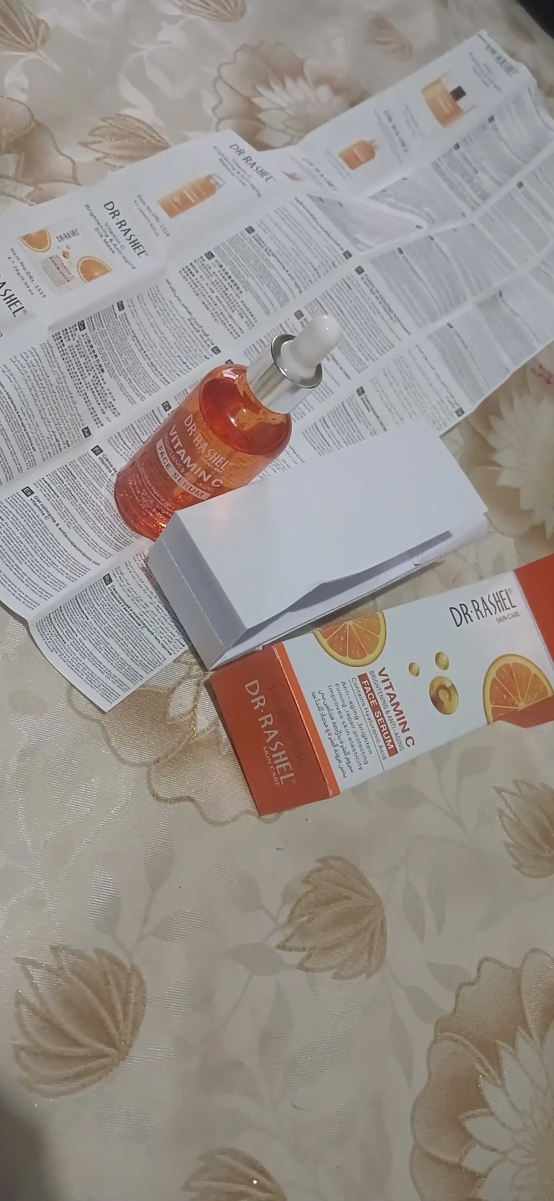 Teng rang yuz terisi uchun C vitaminli Dr. Rashel yorug‘lashtiruvchi serumi, 50 ml
