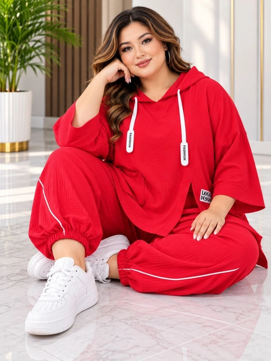 Ayollar sport kostyumi