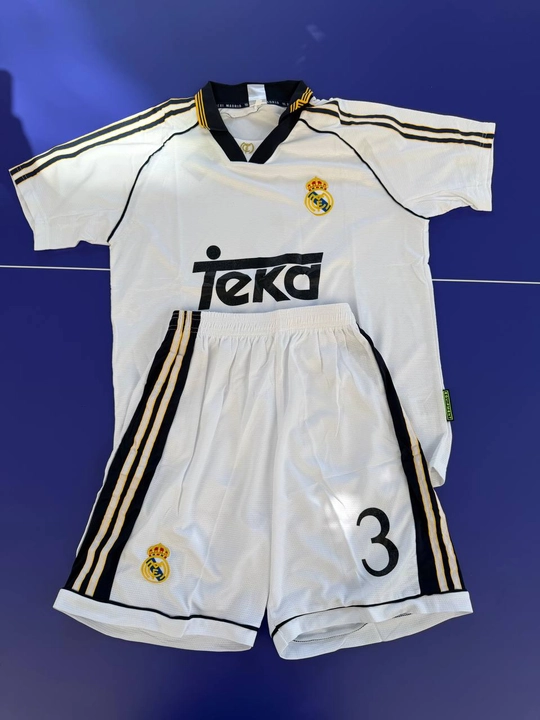 Retro futbol formasi - Klassik uslubdagi futbolka va shortik - 