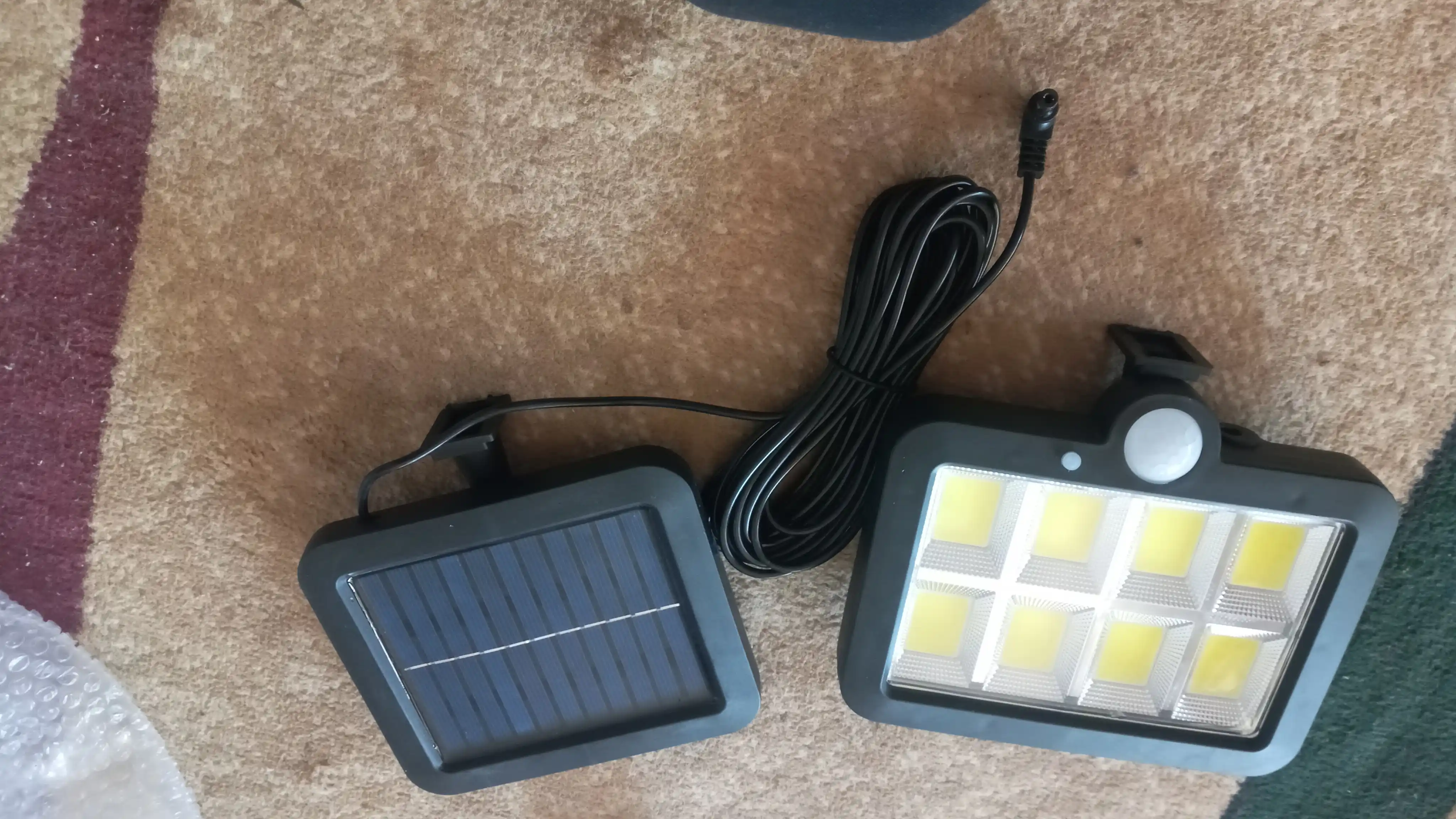 Harakat sensori bilan quyosh chirog‘i, 260LM, COB LED