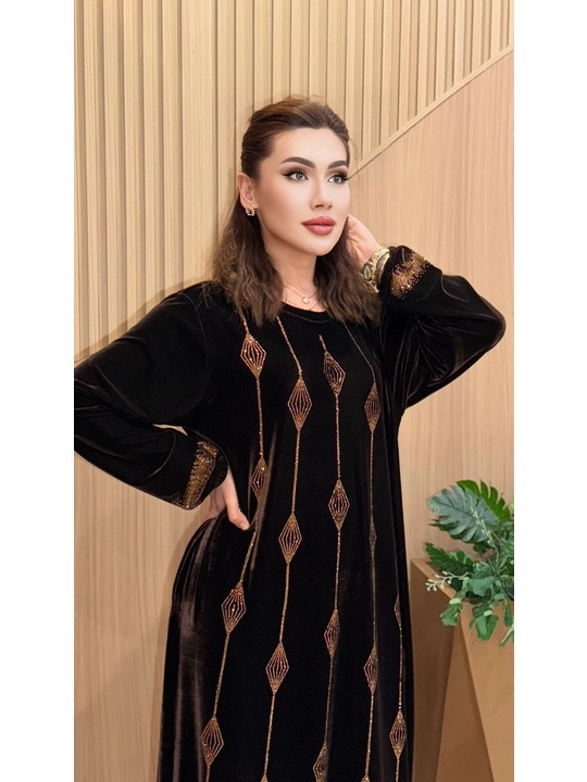 Ayollar uchun katta o‘lchamli velyur ko‘ylak — kashtali, uzun va bayramona ko‘ylak