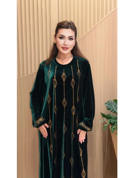 Ayollar uchun katta o‘lchamli velyur ko‘ylak — kashtali, uzun va bayramona ko‘ylak