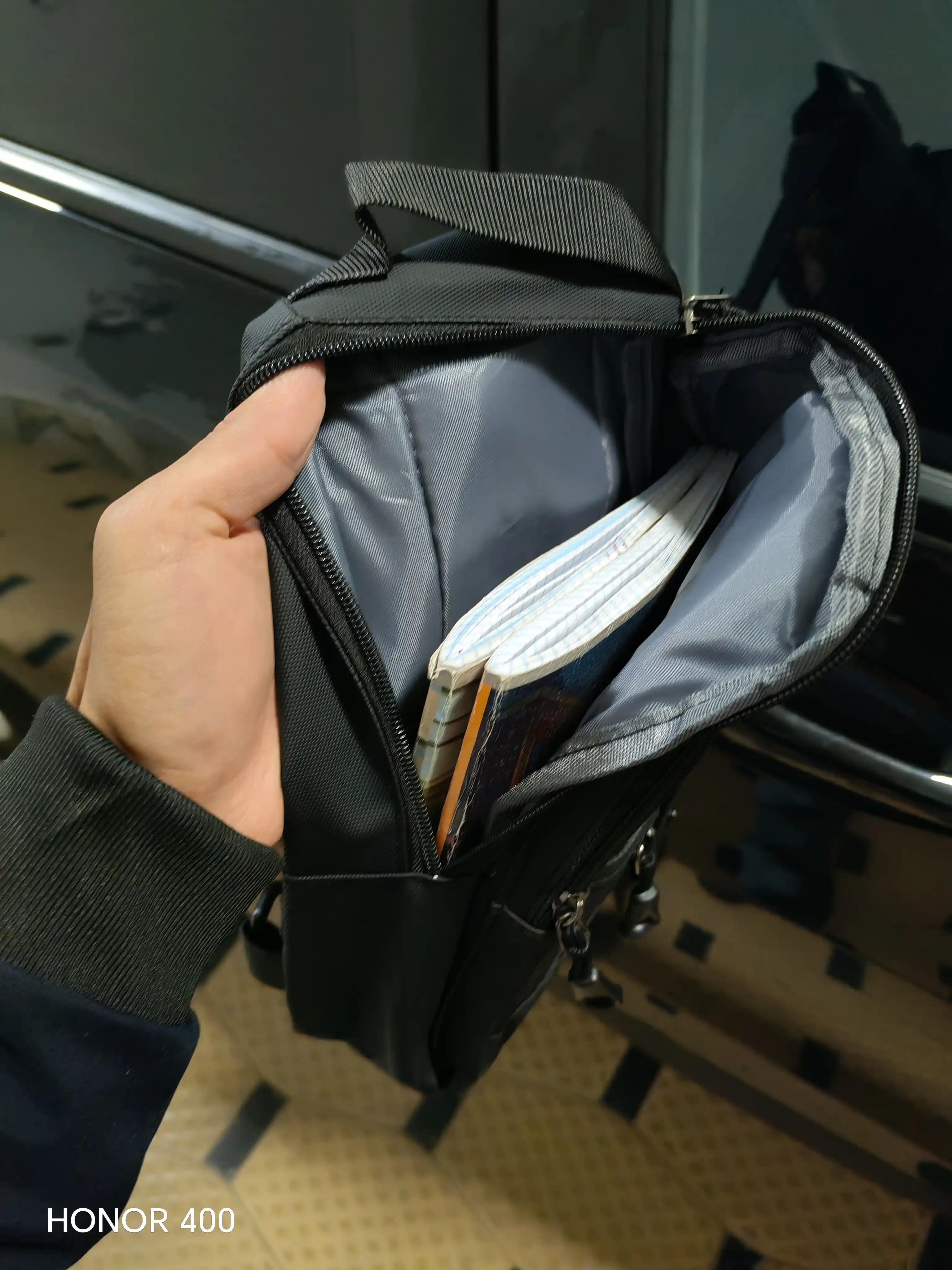 Yelkadan osiladigan sumka, ko‘p cho‘ntakli sport sling-sumkasi