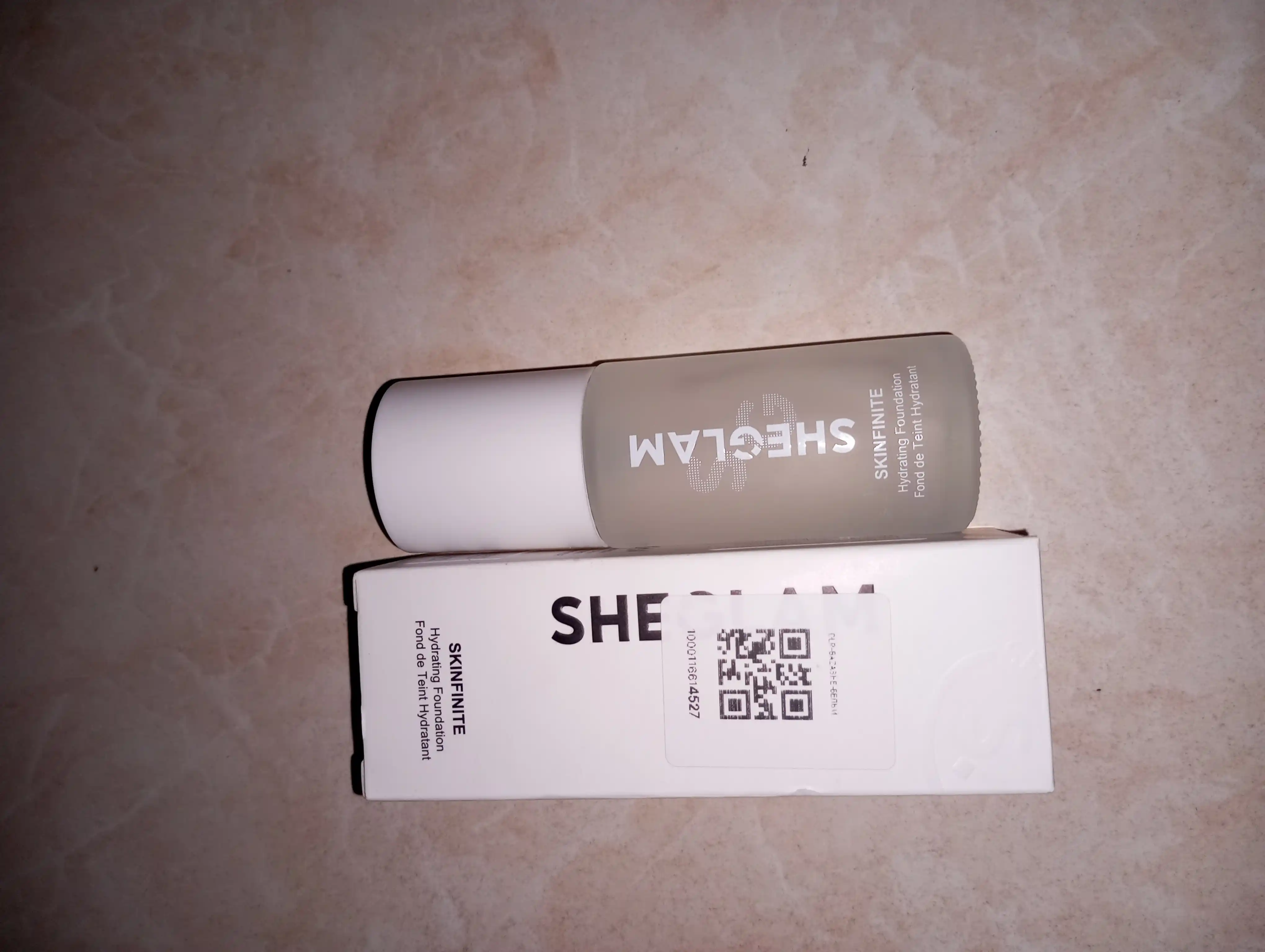 Sheglam makiyaj uchun asos, yuz uchun namlovchi tonal krem SKINFINITE 40 ml