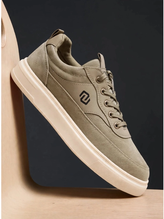 Erkaklar uchun krossovka – keda. Casual model. Tekstil material. Kichik o‘lchamli