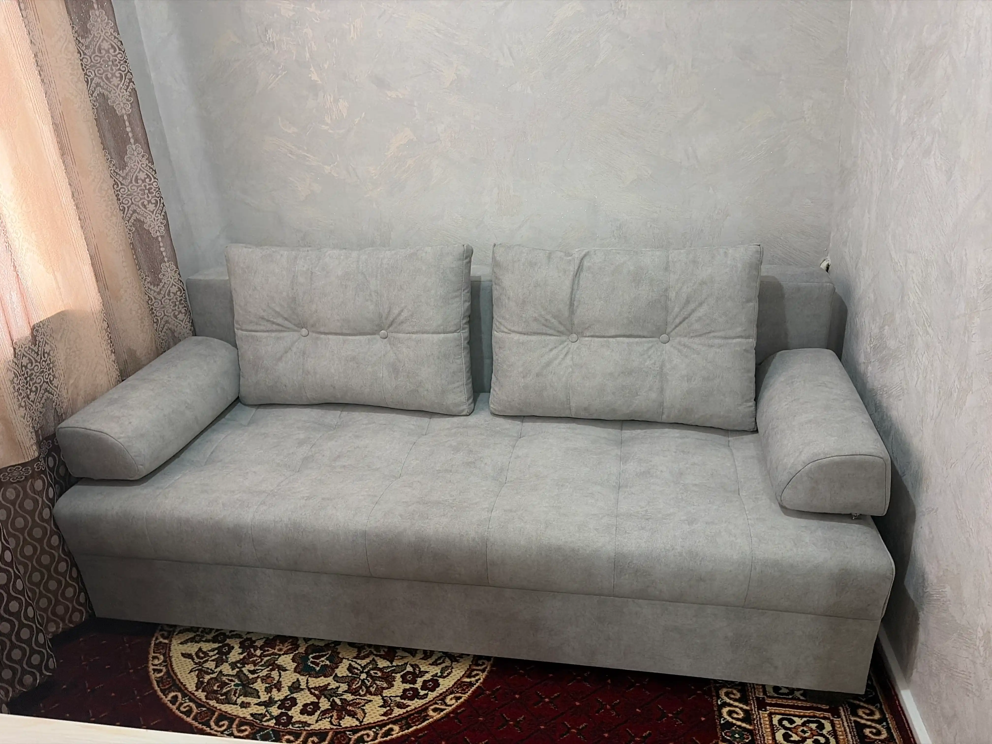 Диван-кровать раскладной, спальное место 140×200 см, со съёмными подлокотниками, 2 подушки