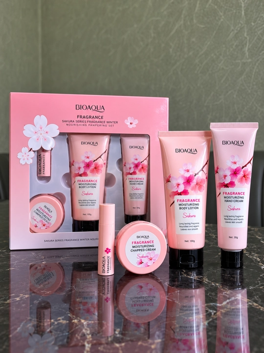 Gialuron kislotali, terini yoshartirish uchun BIOAQUA kosmetik sovg‘a to‘plami