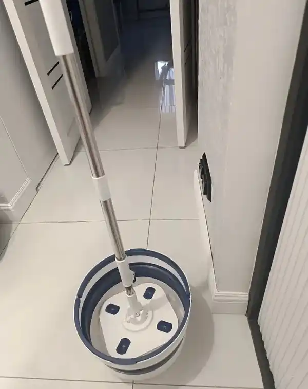 Shvabra, 2 ta mikrofibra nasadkasi, yuqori singdiruvchanlik, polni tozalash uchun