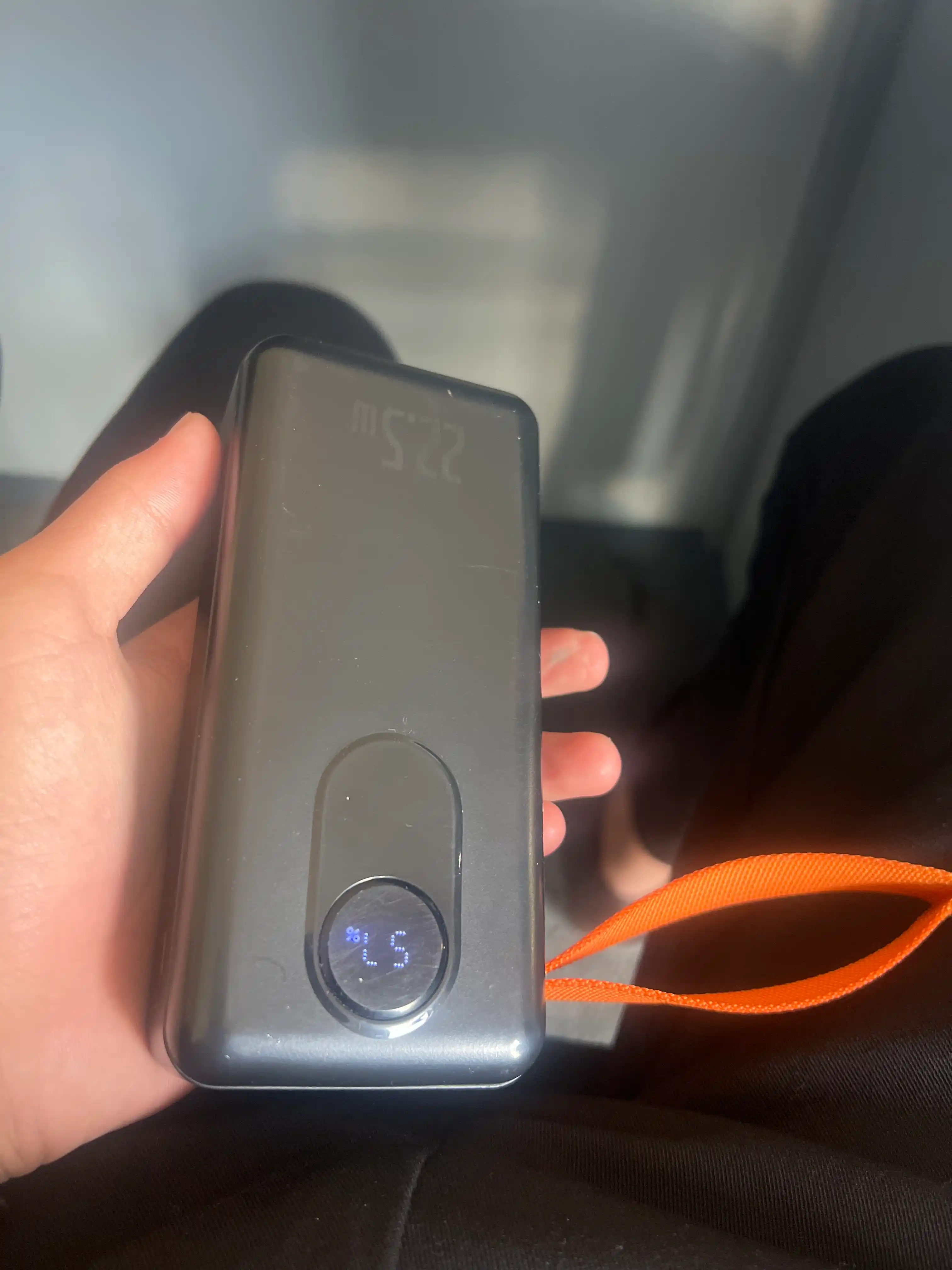 Power Bank 20000 mAh 22.5W с ремешком, встроенными кабелями, фонариком и быстрой зарядкой