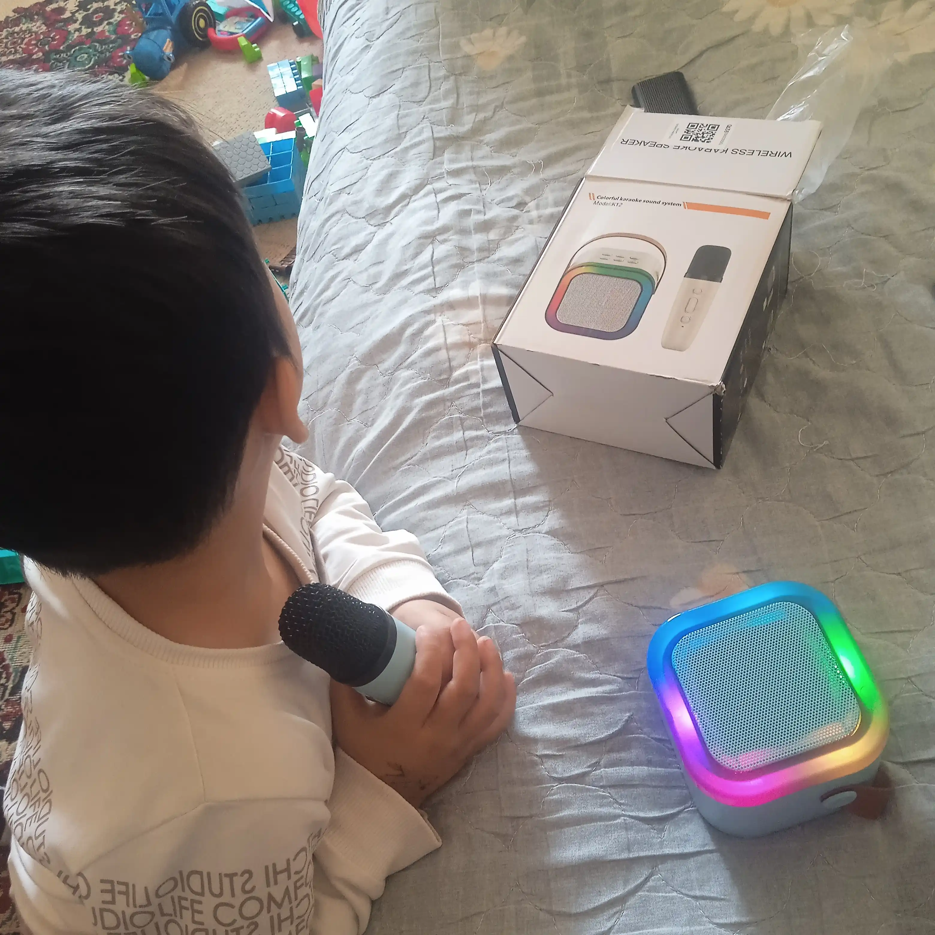 Портативная Bluetooth-колонка FIDGO для караоке, 2 микрофона, RGB-подсветка