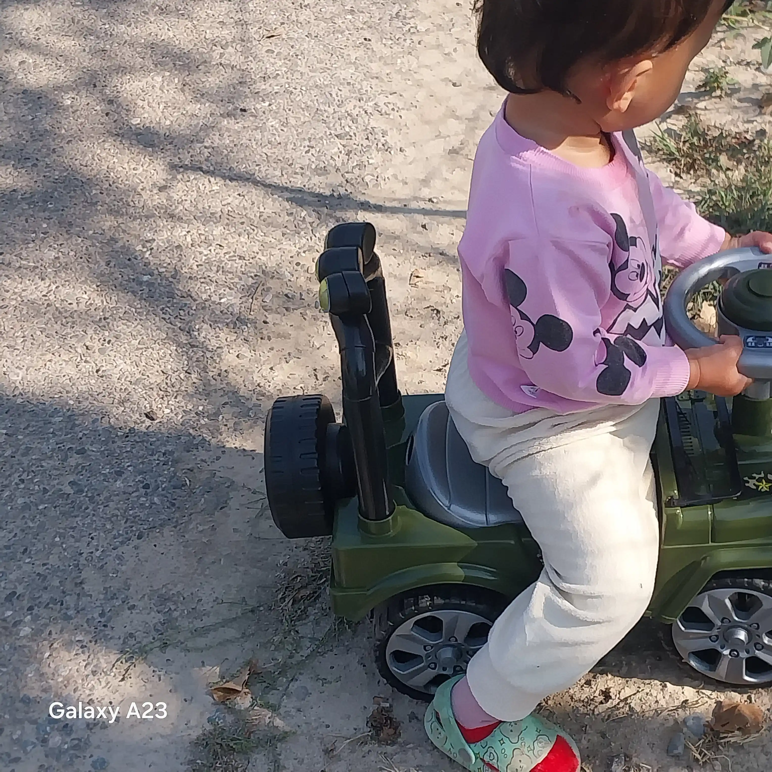 Детская машина толокар JEEP