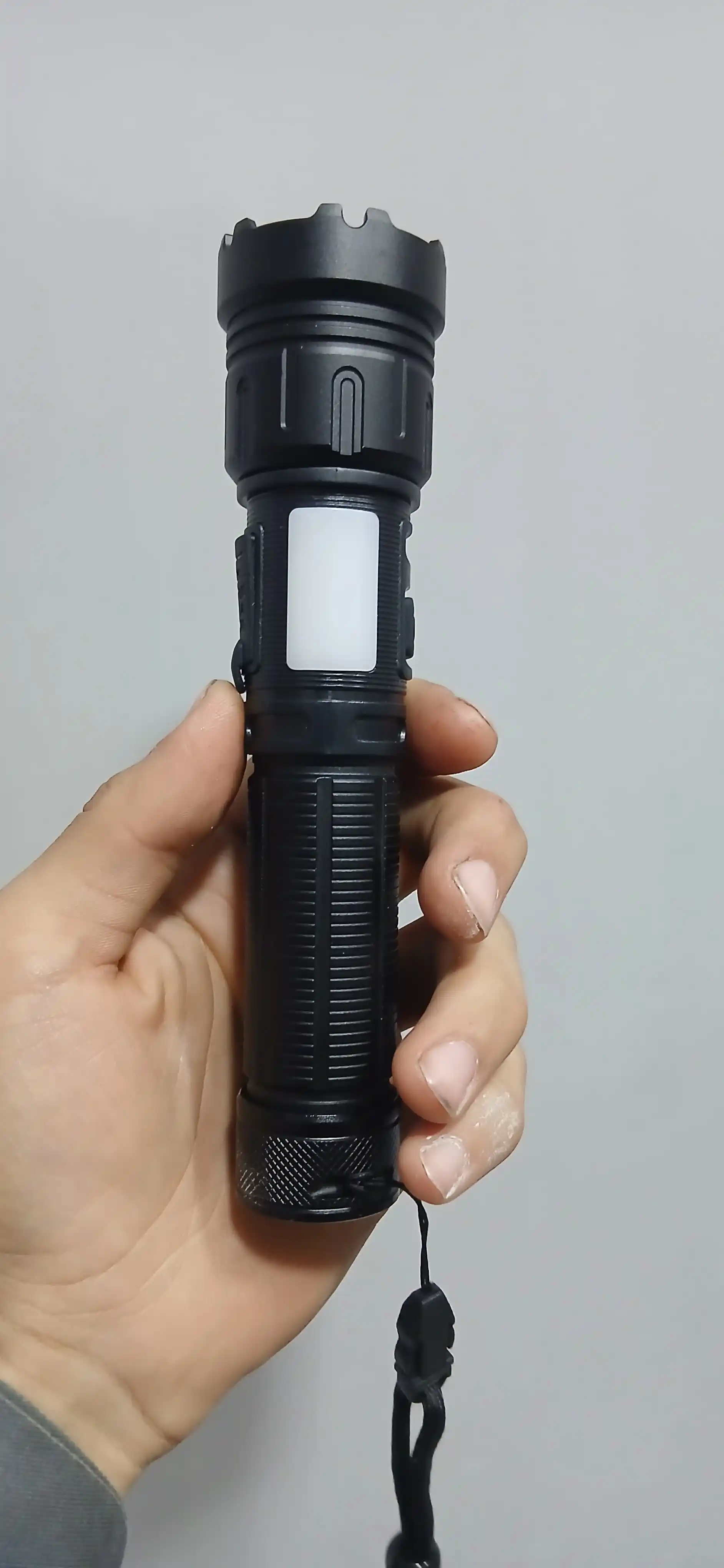 Qayta zaryadlanuvchi LED lazer chiroq