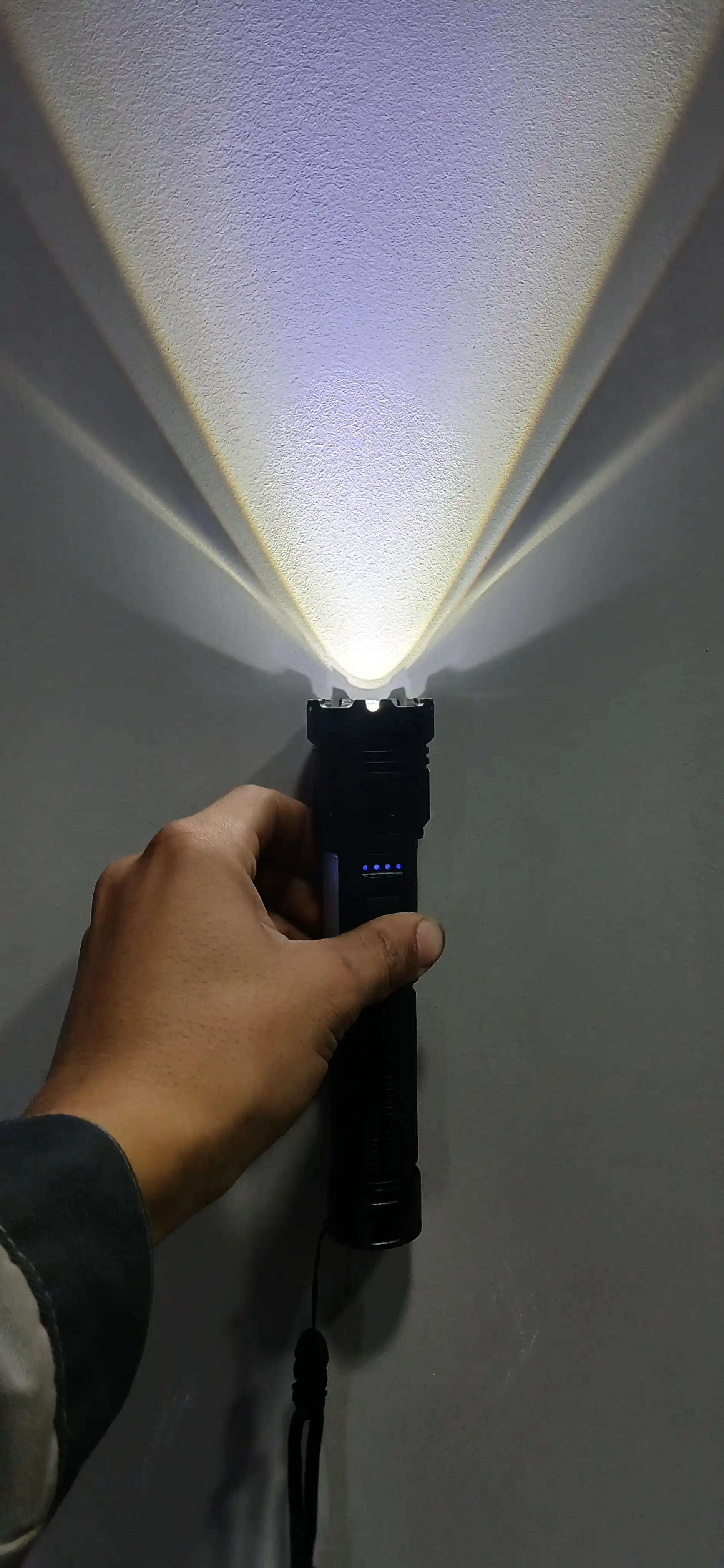 Qayta zaryadlanuvchi LED lazer chiroq