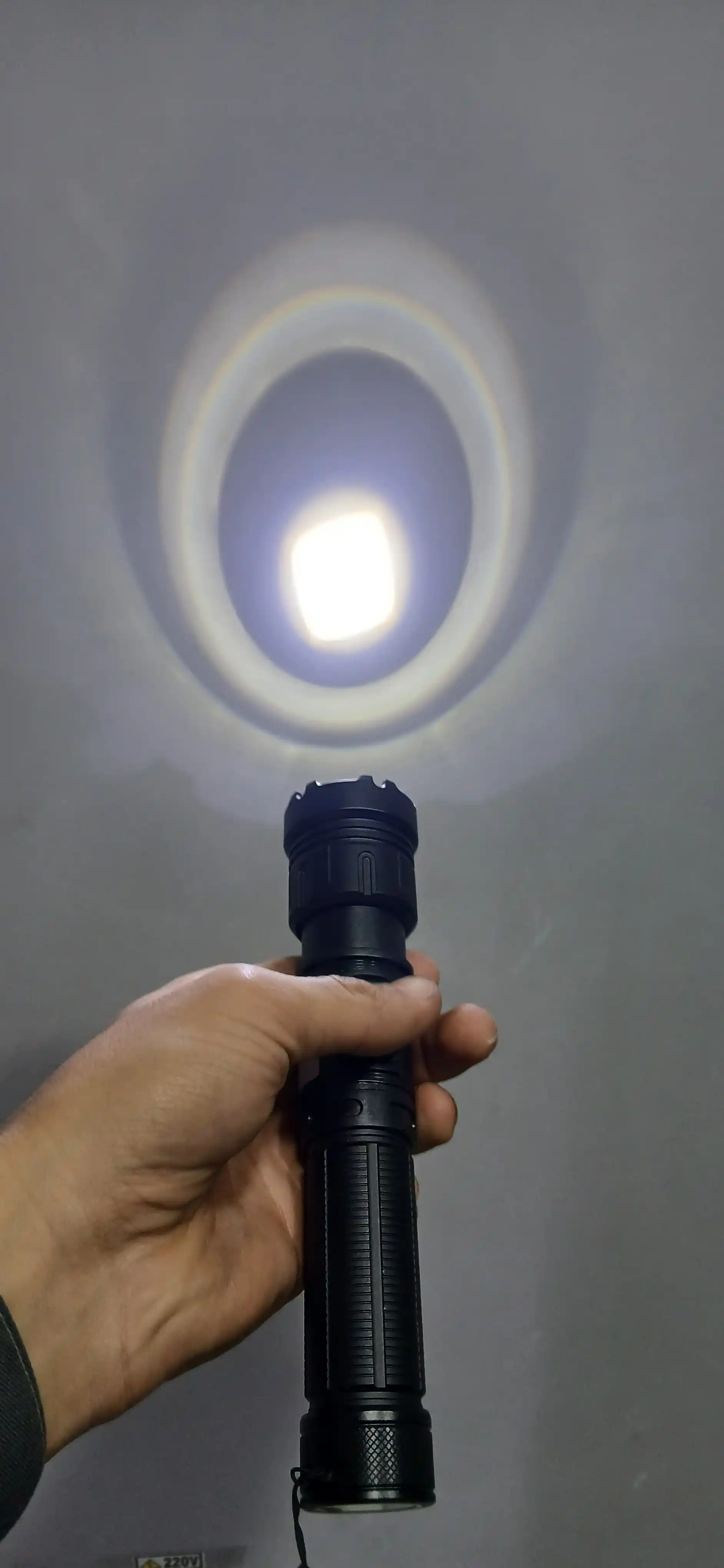Qayta zaryadlanuvchi LED lazer chiroq