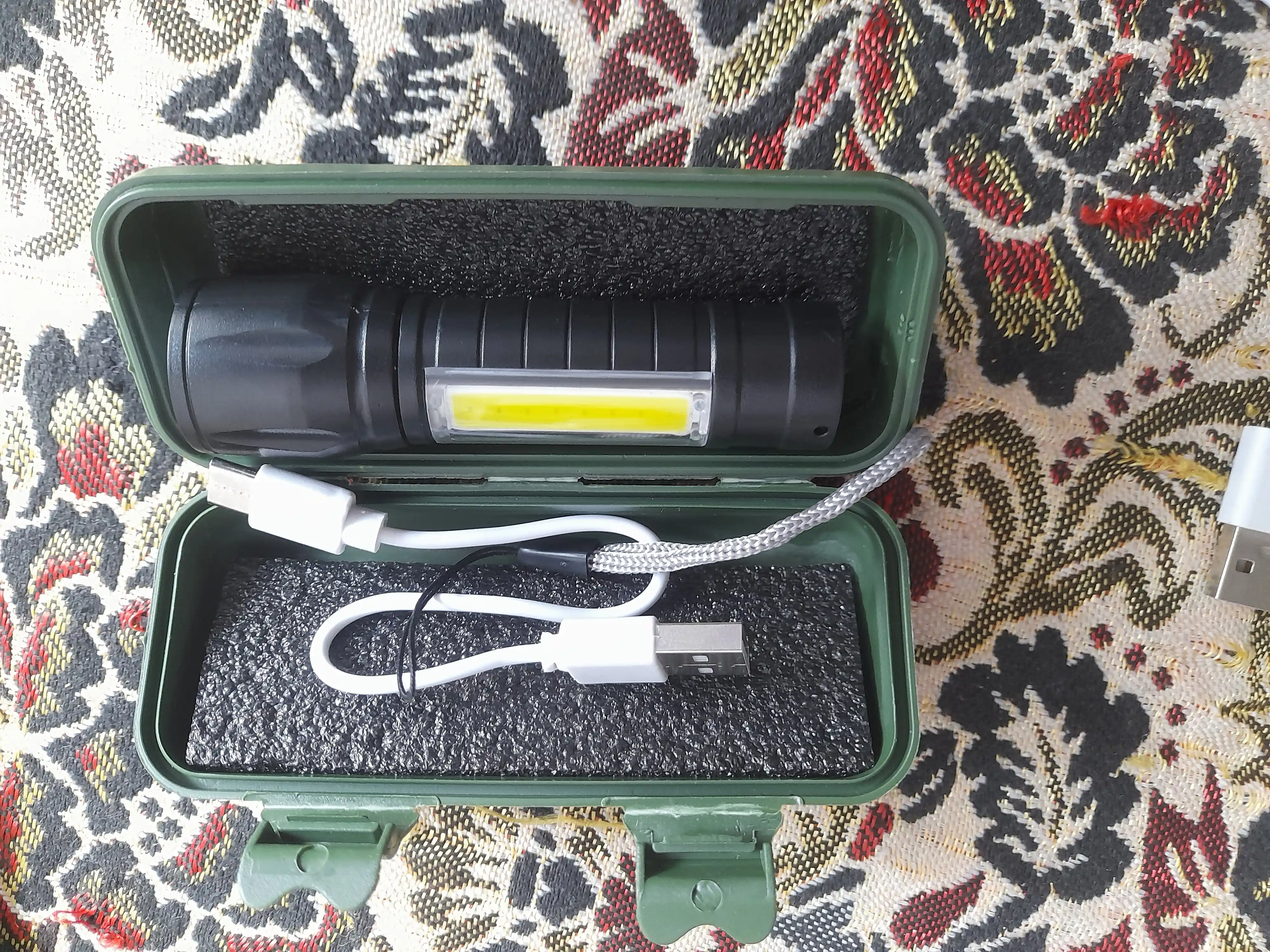 Akkumulyatorli qo‘l yorug‘lik diodli LED chiroq, USB-quvvatlagichning 3 xil yorug‘lik rejimi, g‘ilof shnuri