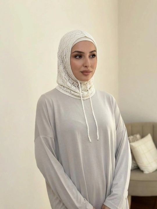 Ayollar uchun XB ipdan to‘qilgan ro‘mol-balaklava, bog‘ichli, naqshli bosh kiyim