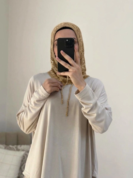 Ayollar uchun XB ipdan to‘qilgan ro‘mol-balaklava, bog‘ichli, naqshli bosh kiyim