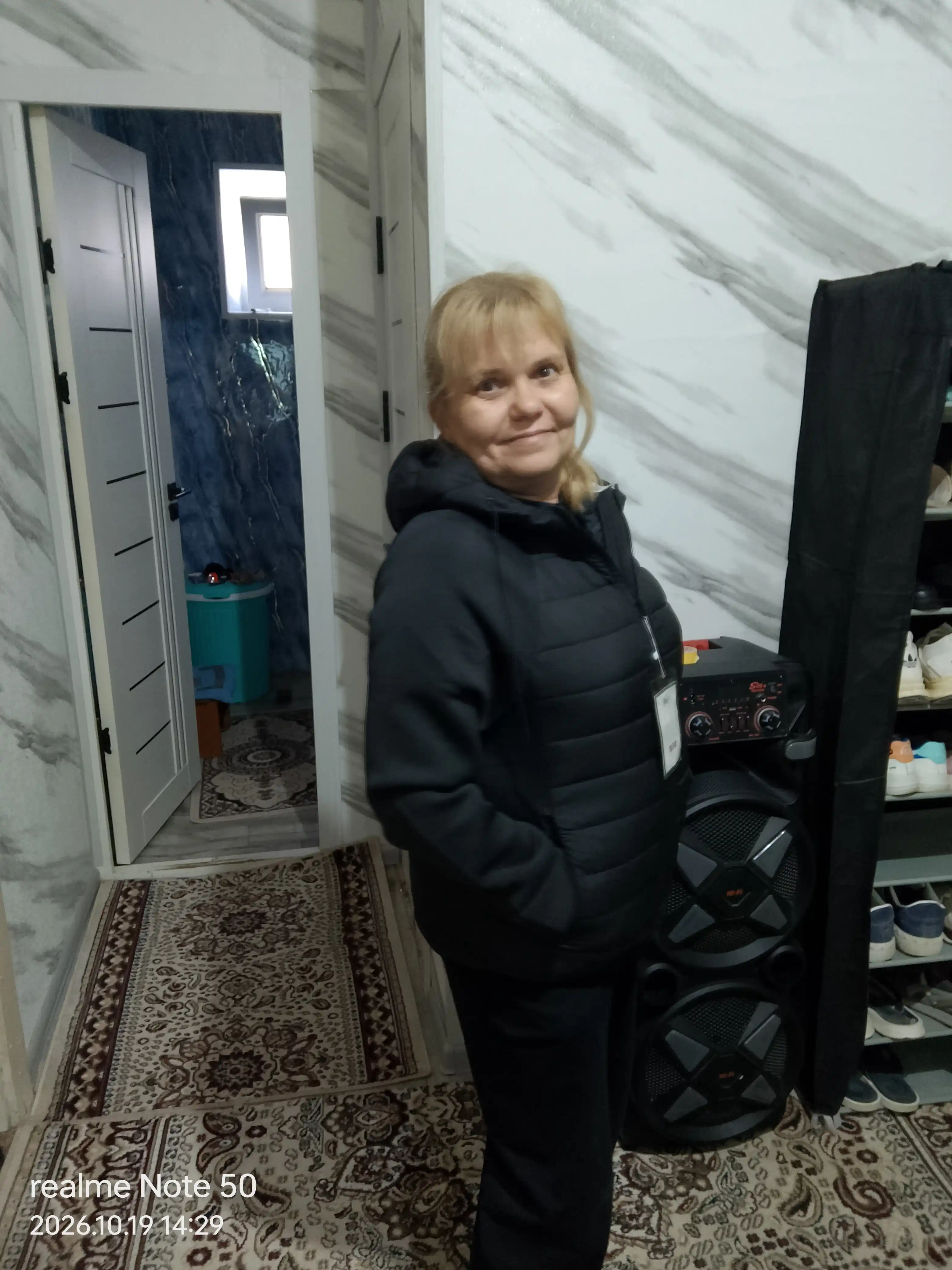 Куртка женская комбинированная с капюшоном