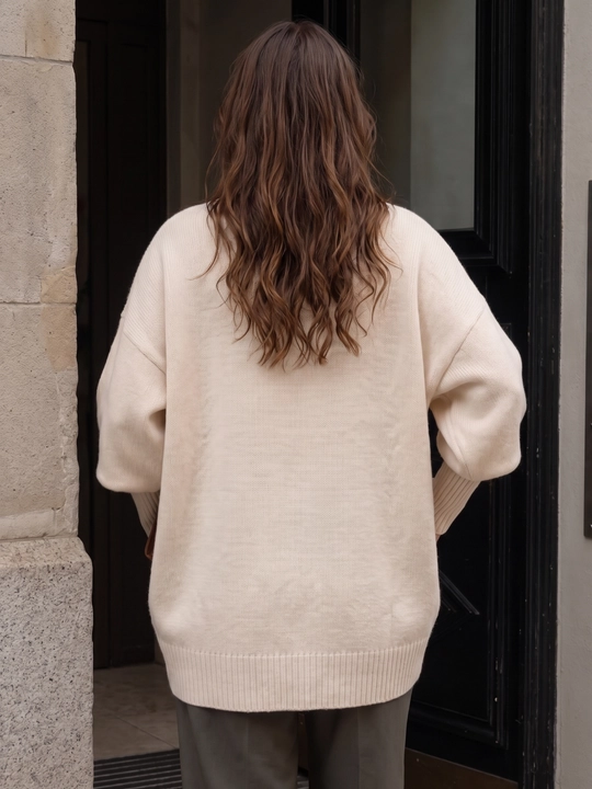 Sviter ayollar uchun, to‘qilgan, yoqali va uzun yengli — UNCHA STORE