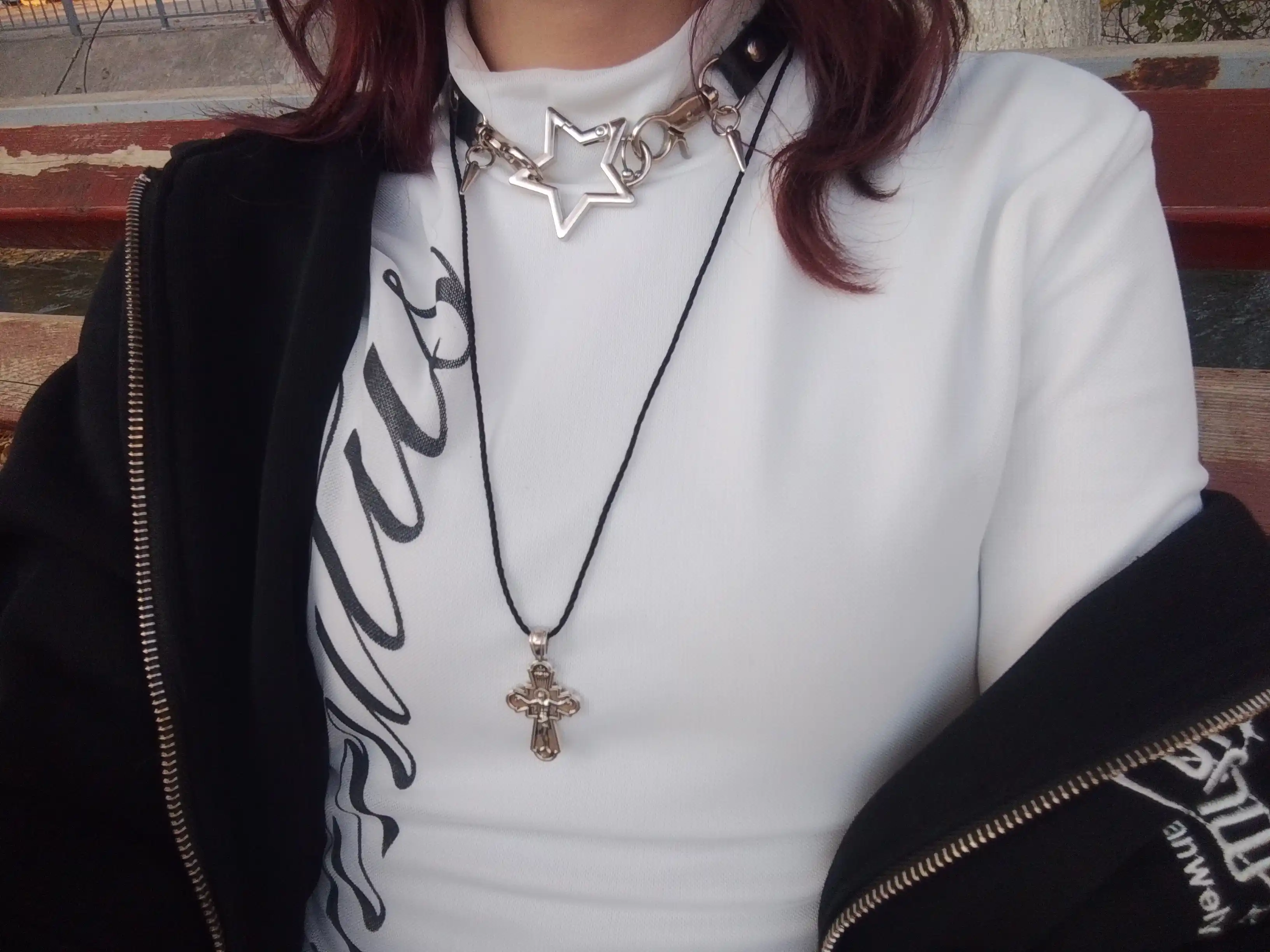 Yulduzli gotik choker, metall osilmali zamonaviy bo‘yin taqinchog‘i